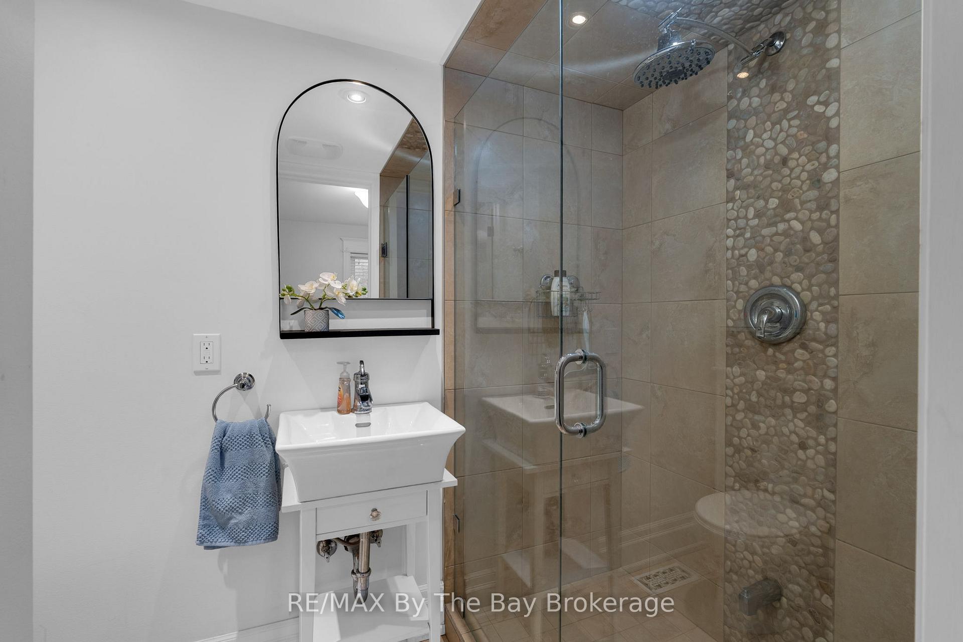 Photo 19 of 206 Centennial Drive, Midland — HOMEH