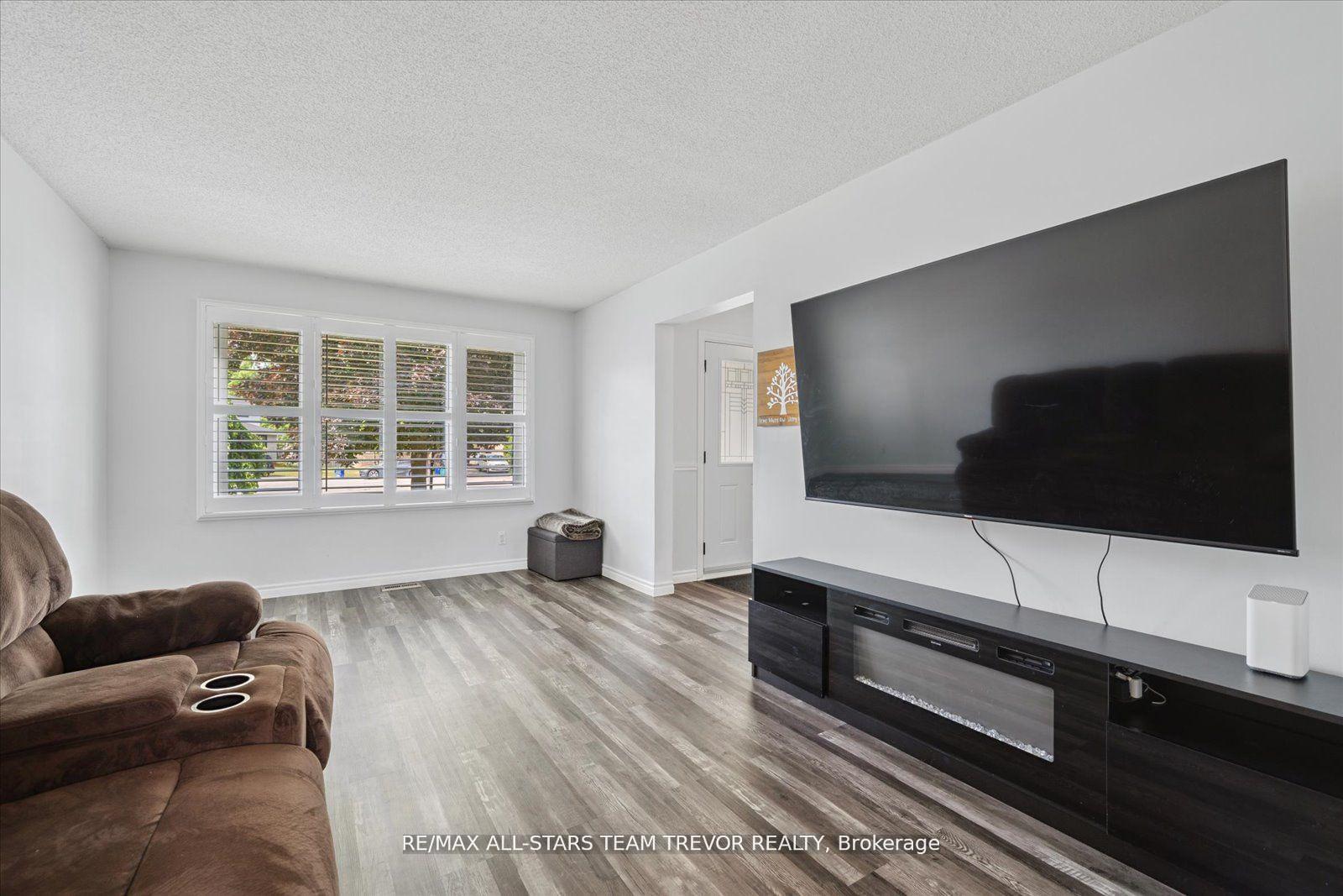 Photo 2 of 23 Panama Court, Georgina, Keswick South — HOMEH