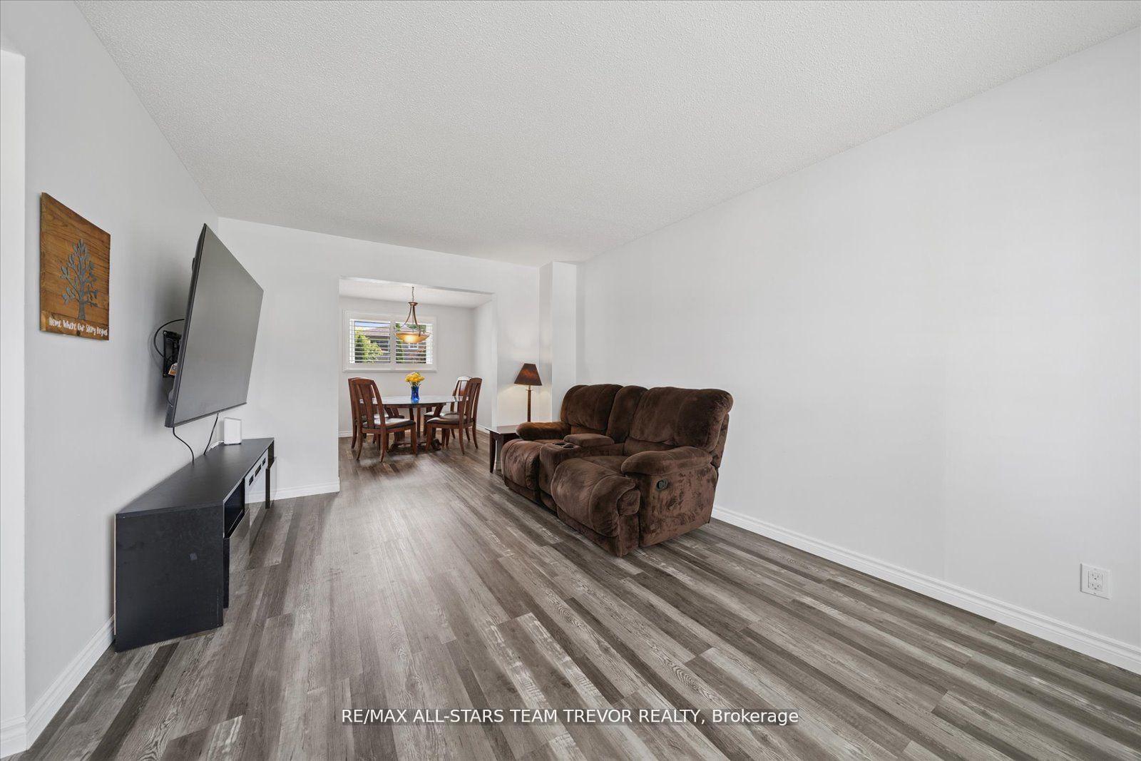 Photo 3 of 23 Panama Court, Georgina, Keswick South — HOMEH