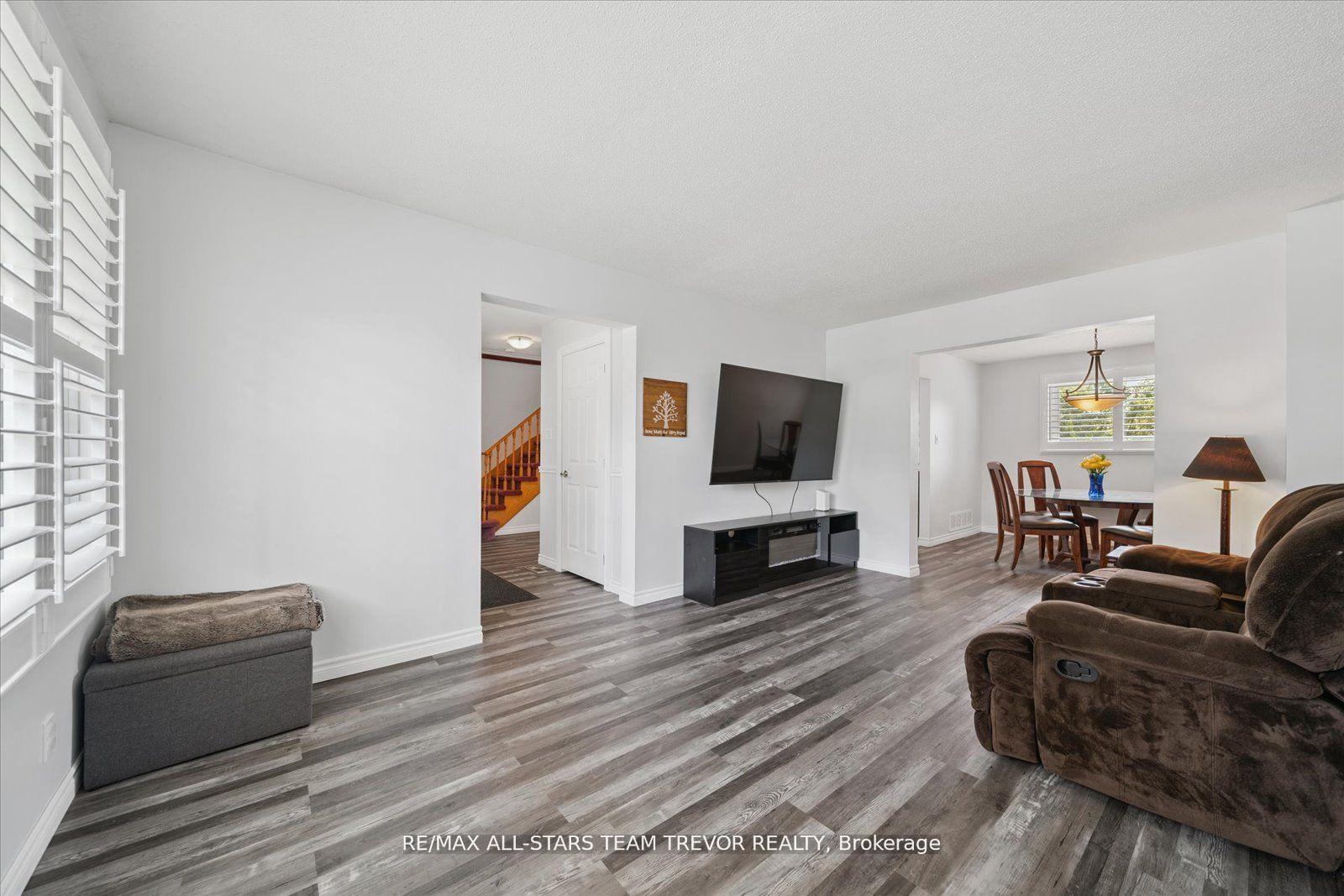 Photo 4 of 23 Panama Court, Georgina, Keswick South — HOMEH
