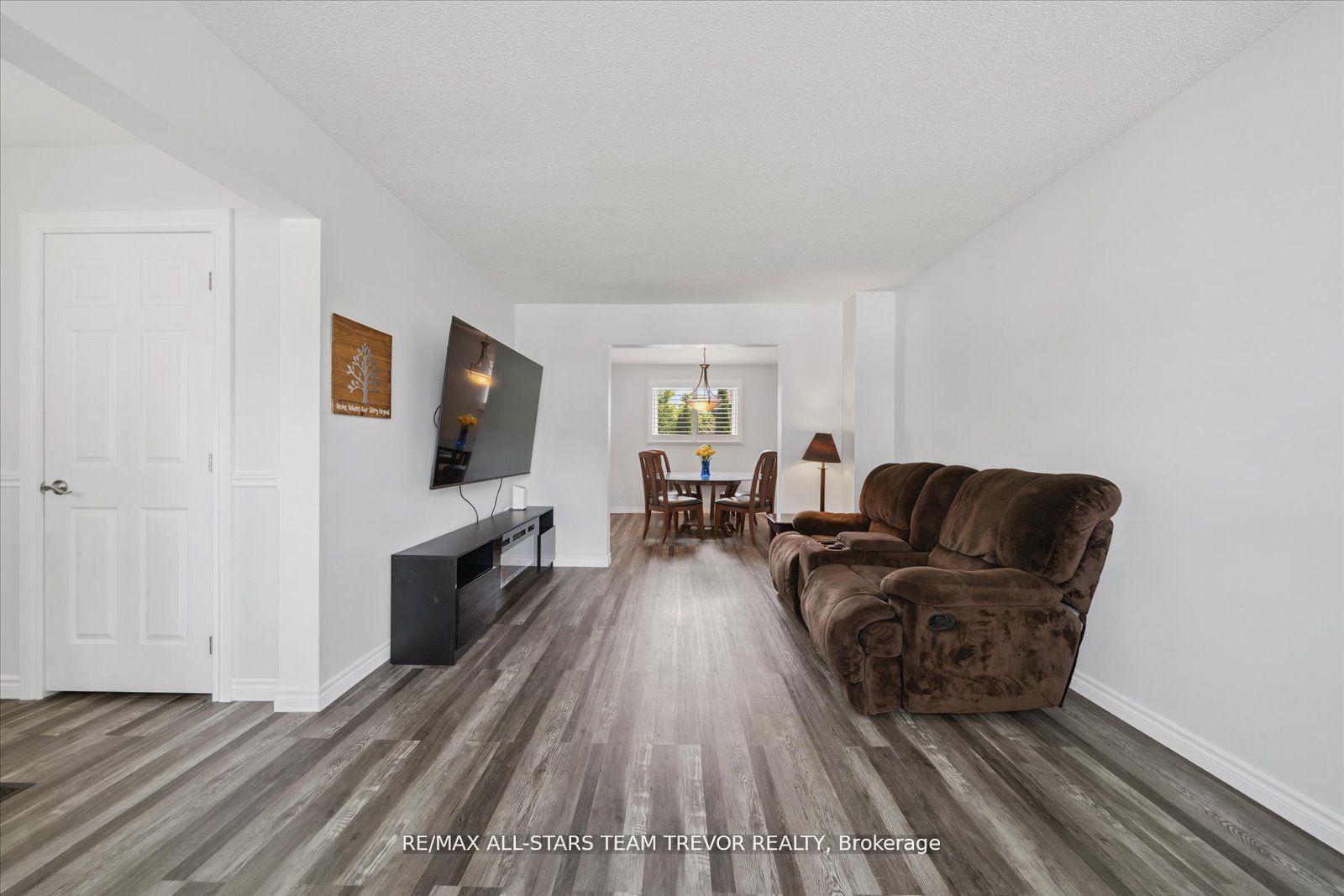 Photo 5 of 23 Panama Court, Georgina, Keswick South — HOMEH