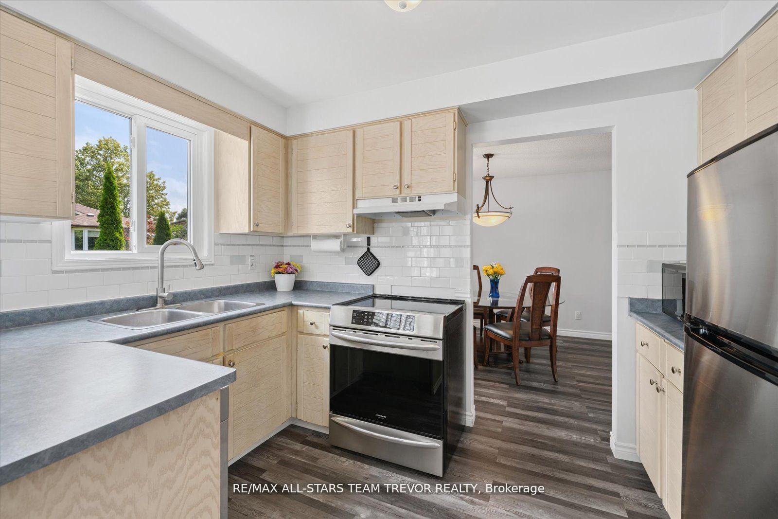 Photo 10 of 23 Panama Court, Georgina, Keswick South — HOMEH
