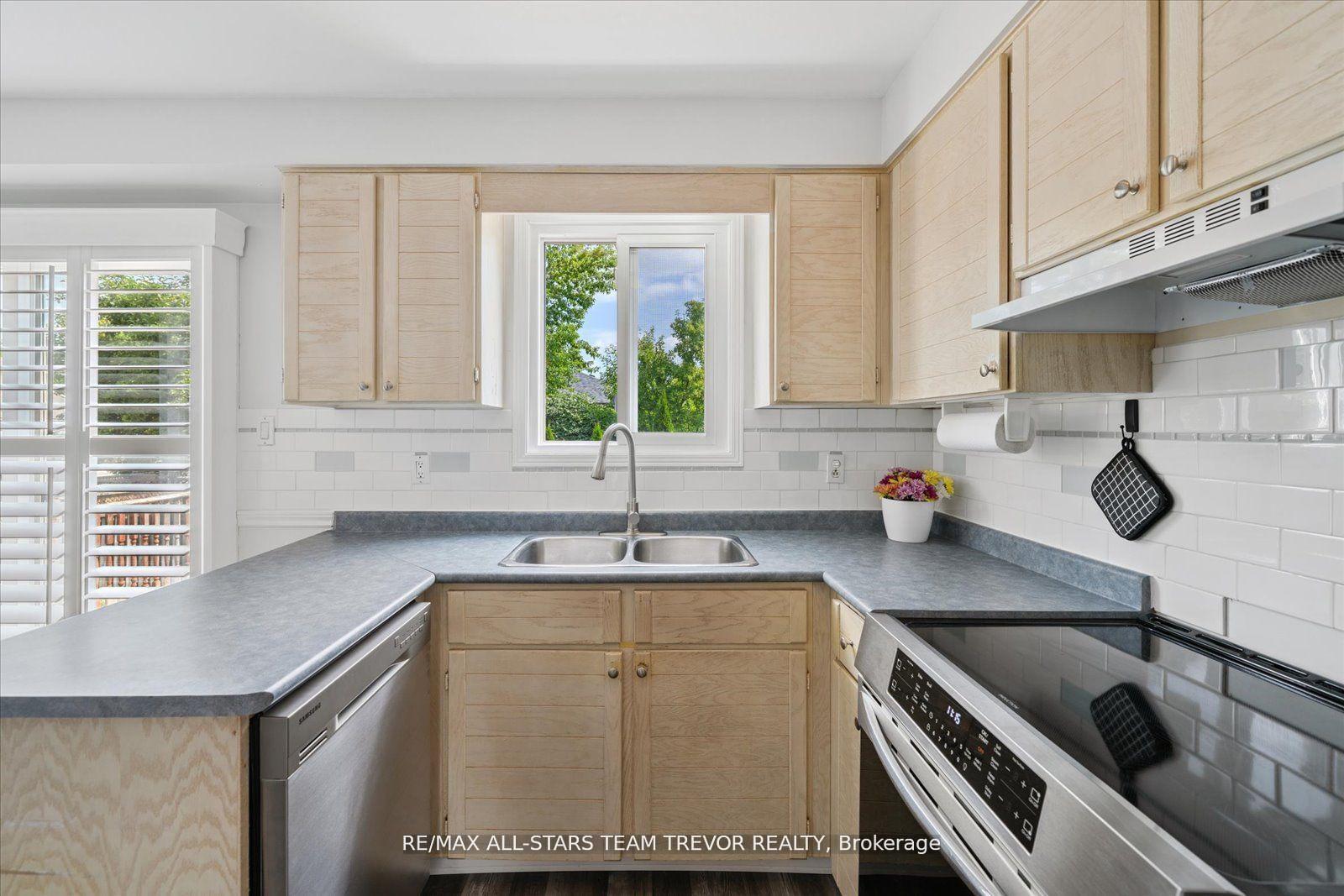Photo 11 of 23 Panama Court, Georgina, Keswick South — HOMEH
