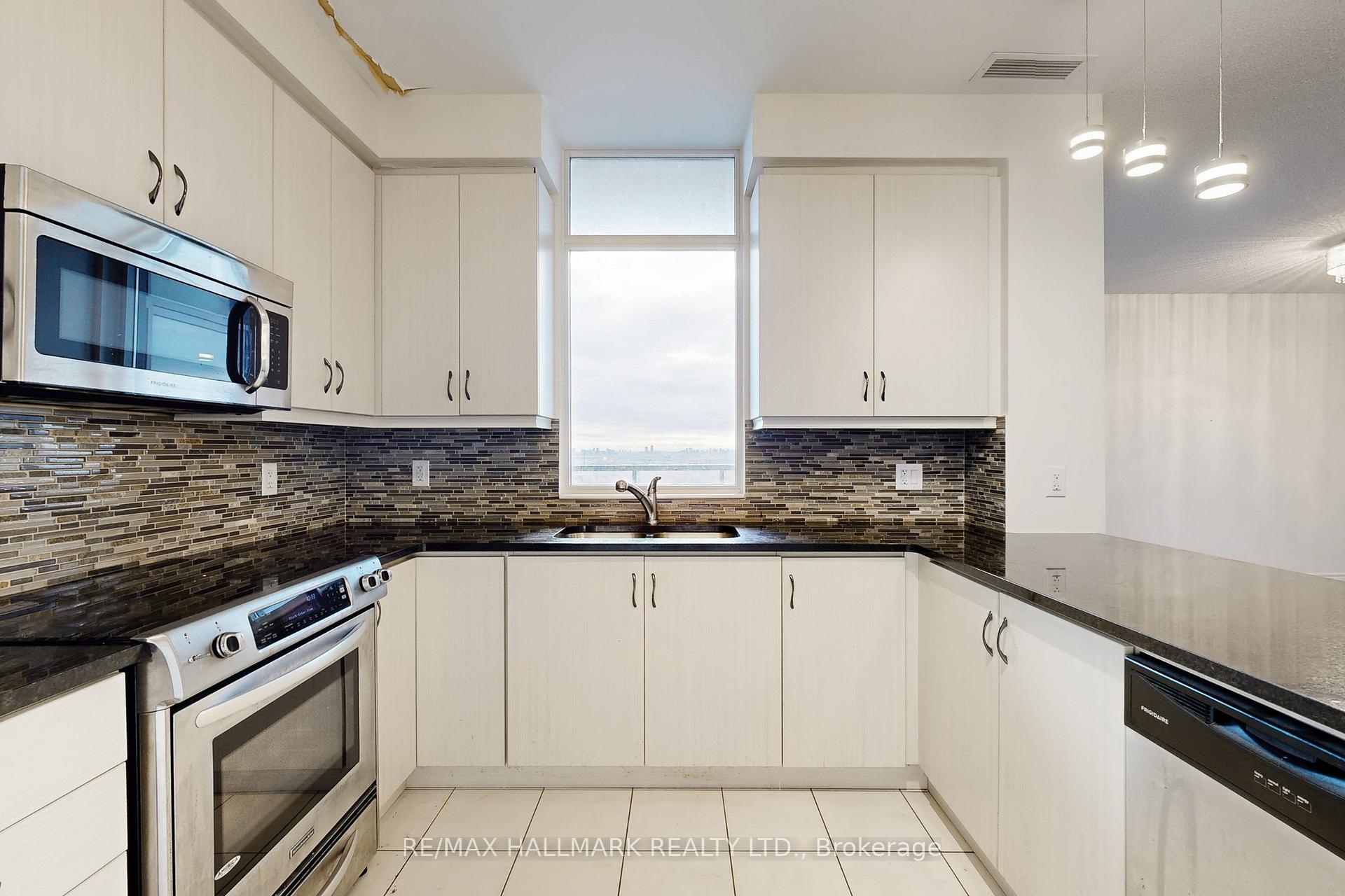 Photo 8 of Unit 1705, 9255 Jane Street, Vaughan, Maple — HOMEH