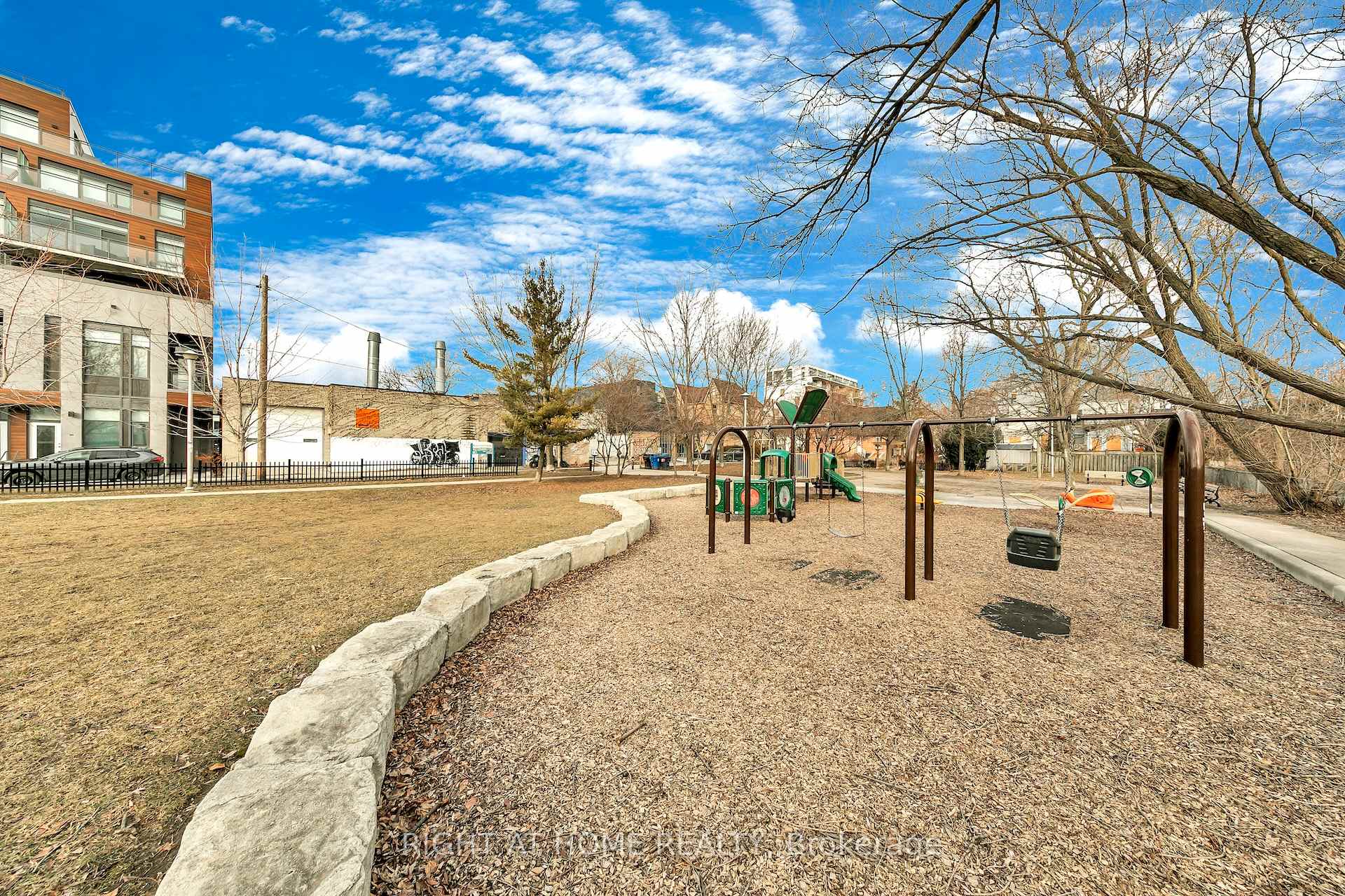 Photo 31 of Unit 403, 1285 Queen Street E, Toronto, Greenwood-Coxwell — HOMEH