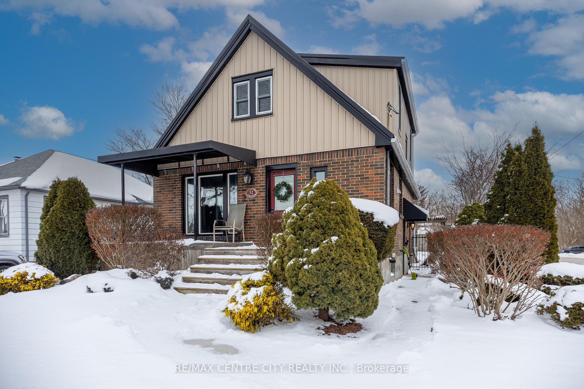 Photo 1 of 32 Third Avenue, St. Thomas — HOMEH