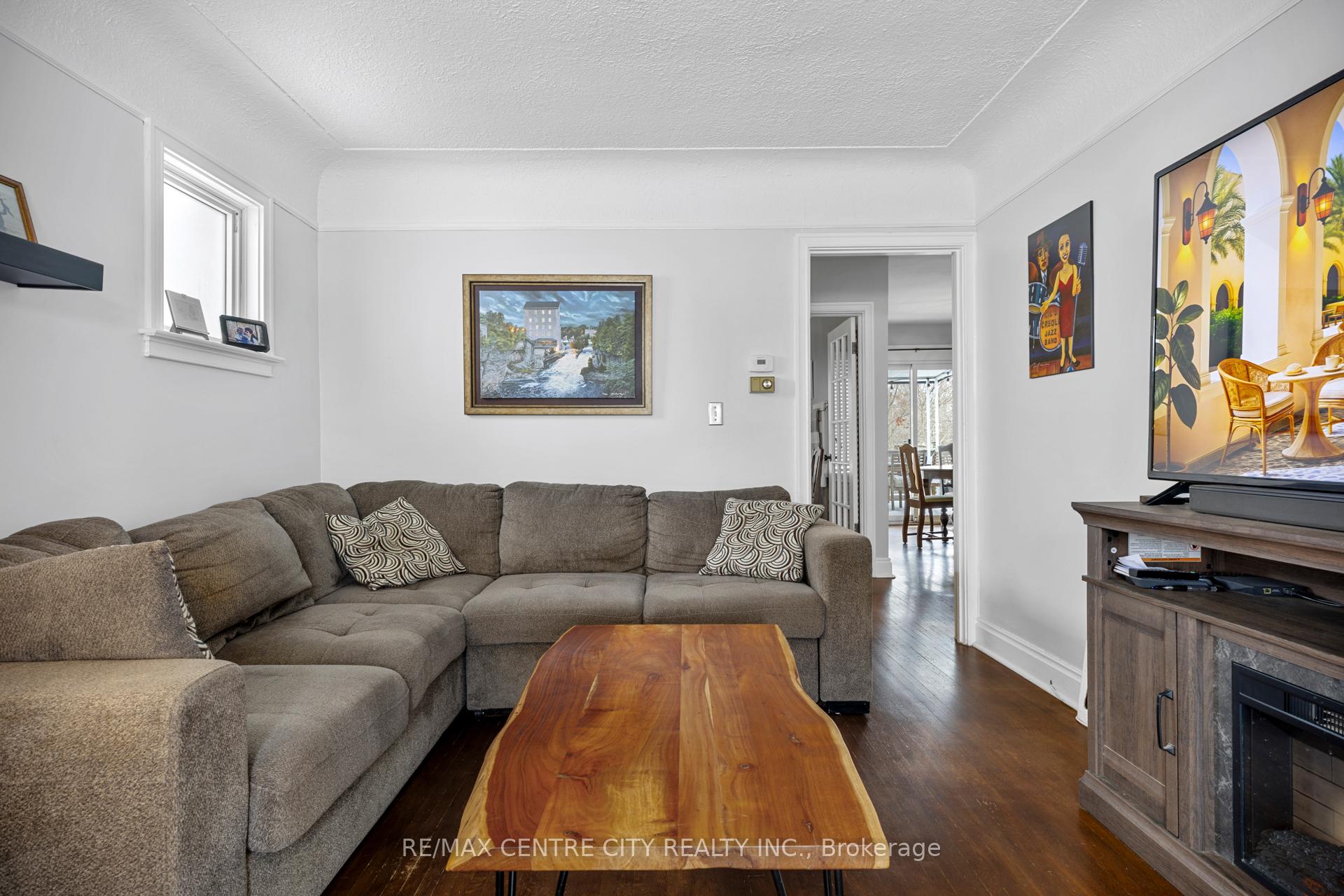 Photo 5 of 32 Third Avenue, St. Thomas — HOMEH