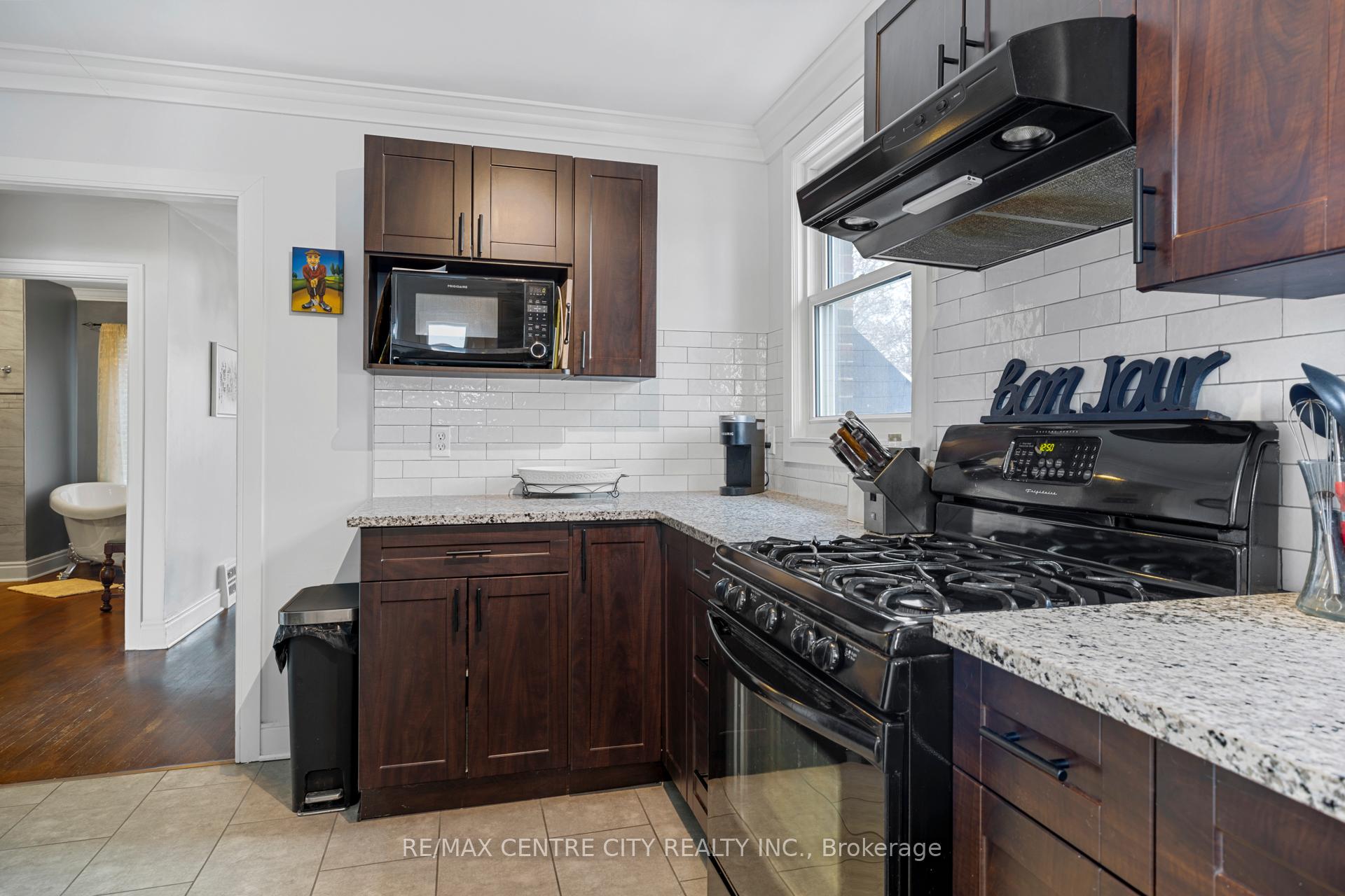 Photo 9 of 32 Third Avenue, St. Thomas — HOMEH