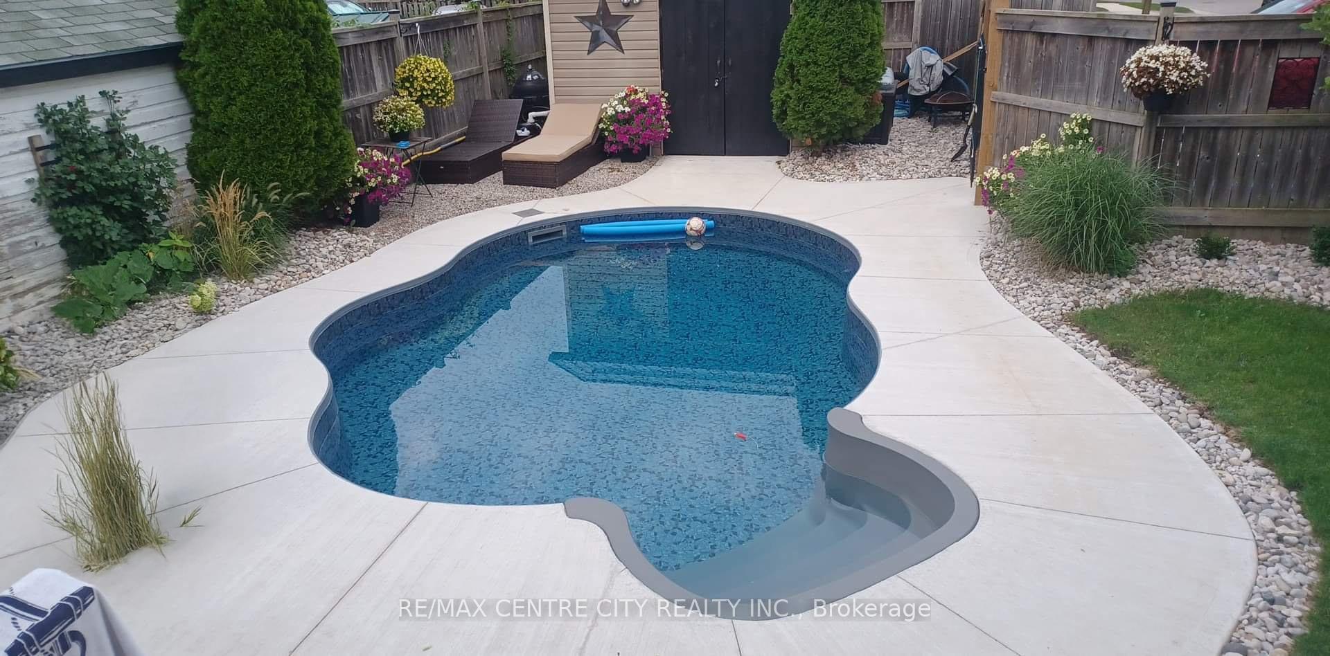 Photo 27 of 32 Third Avenue, St. Thomas — HOMEH