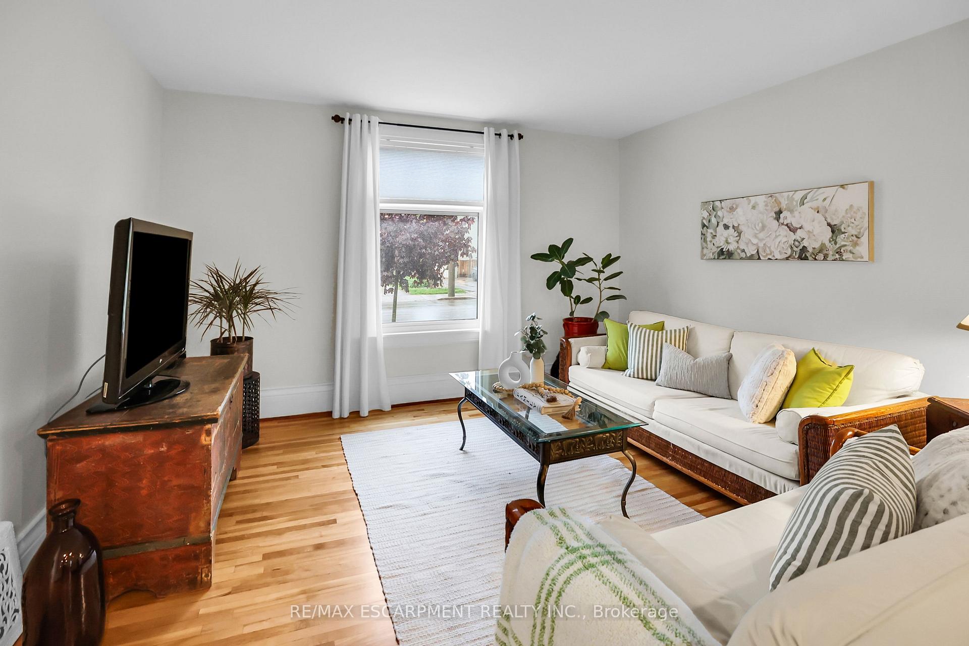 Photo 5 of 2 Kidd Avenue, Grimsby, Grimsby West — HOMEH