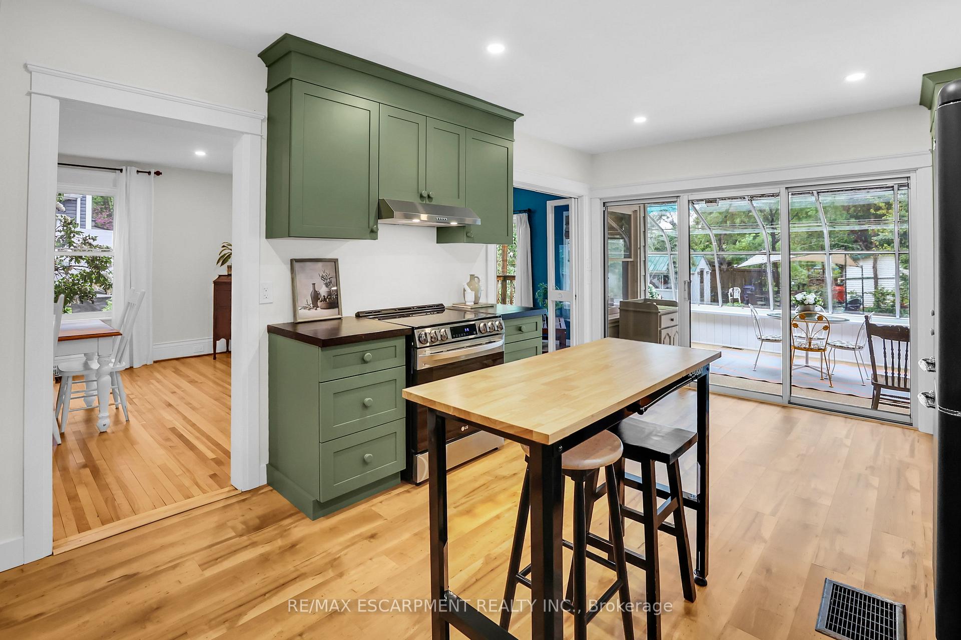 Photo 9 of 2 Kidd Avenue, Grimsby, Grimsby West — HOMEH