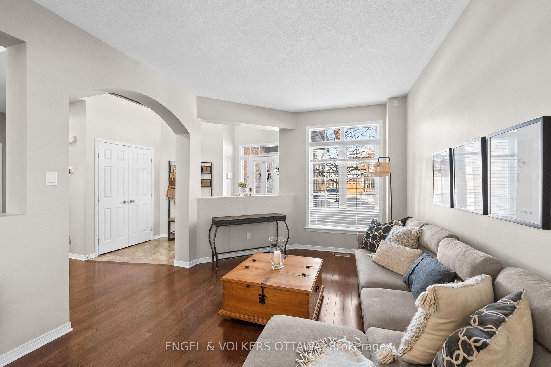 Photo 5 of 406 Keith Crescent, Ottawa, Mer Bleue/Bradley Estates/Anderson Park — HOMEH