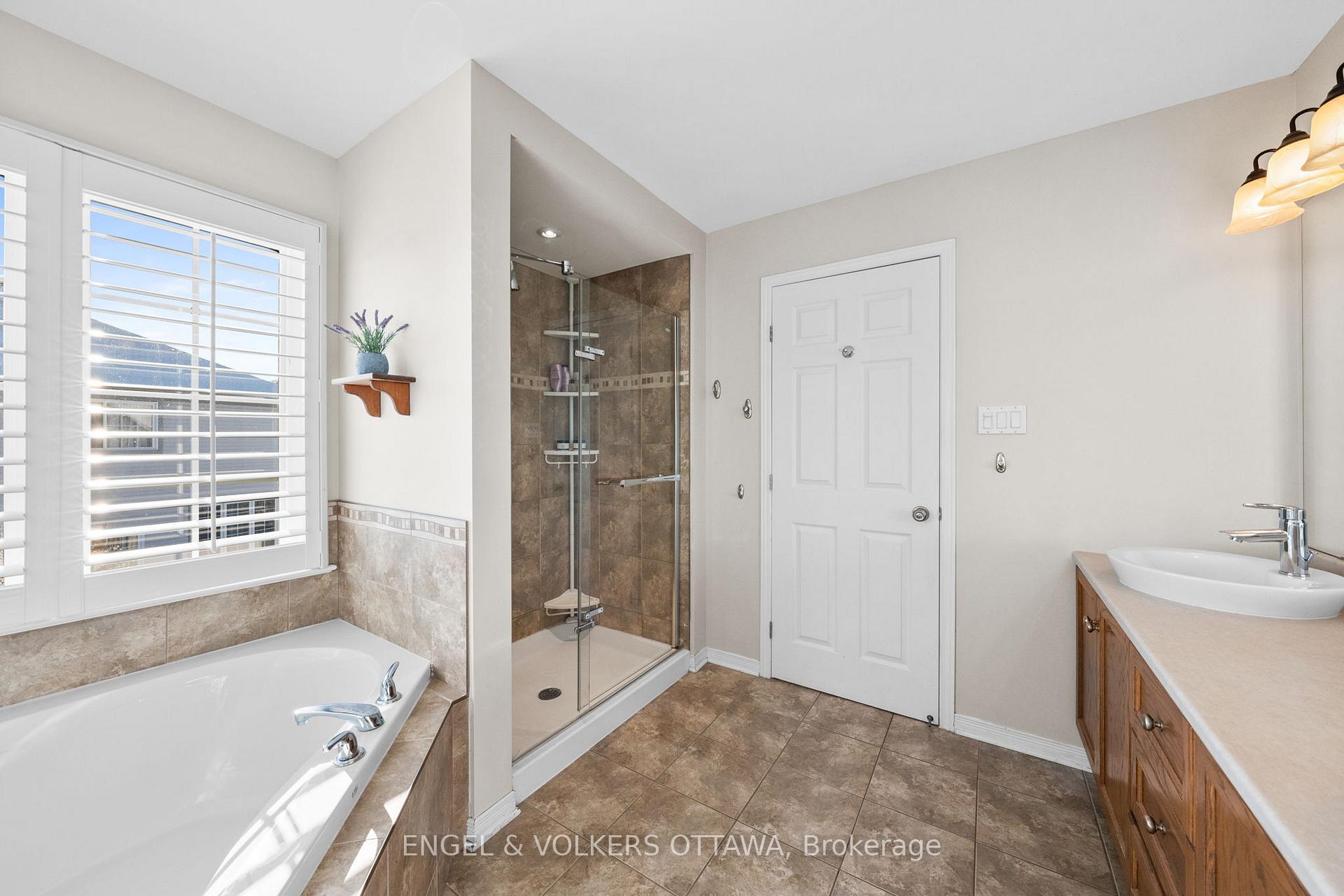 Photo 19 of 406 Keith Crescent, Ottawa, Mer Bleue/Bradley Estates/Anderson Park — HOMEH