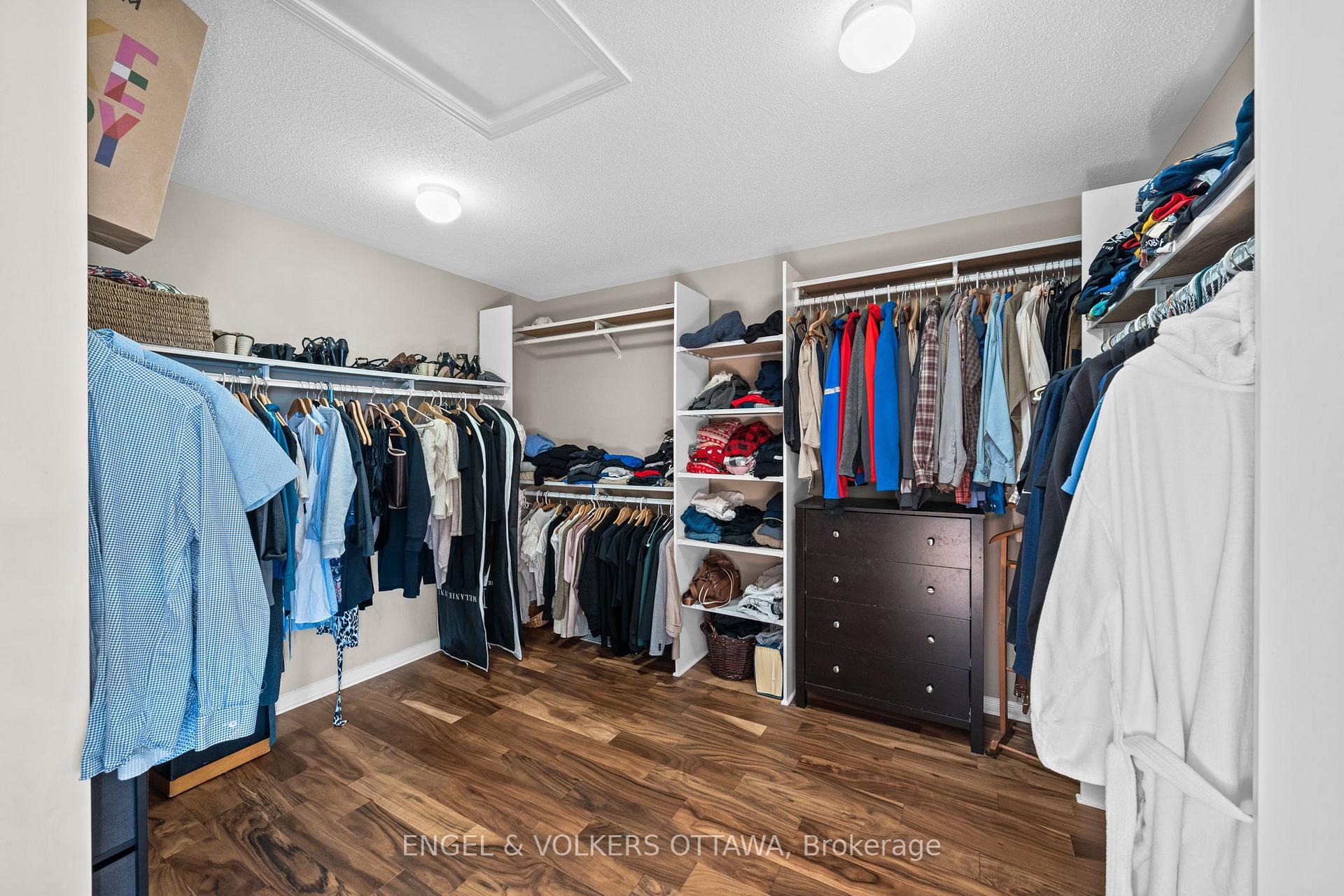 Photo 3 of 406 Keith Crescent, Ottawa, Mer Bleue/Bradley Estates/Anderson Park — HOMEH