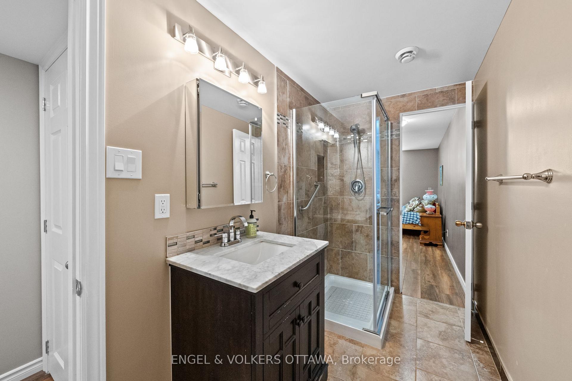 Photo 20 of 406 Keith Crescent, Ottawa, Mer Bleue/Bradley Estates/Anderson Park — HOMEH