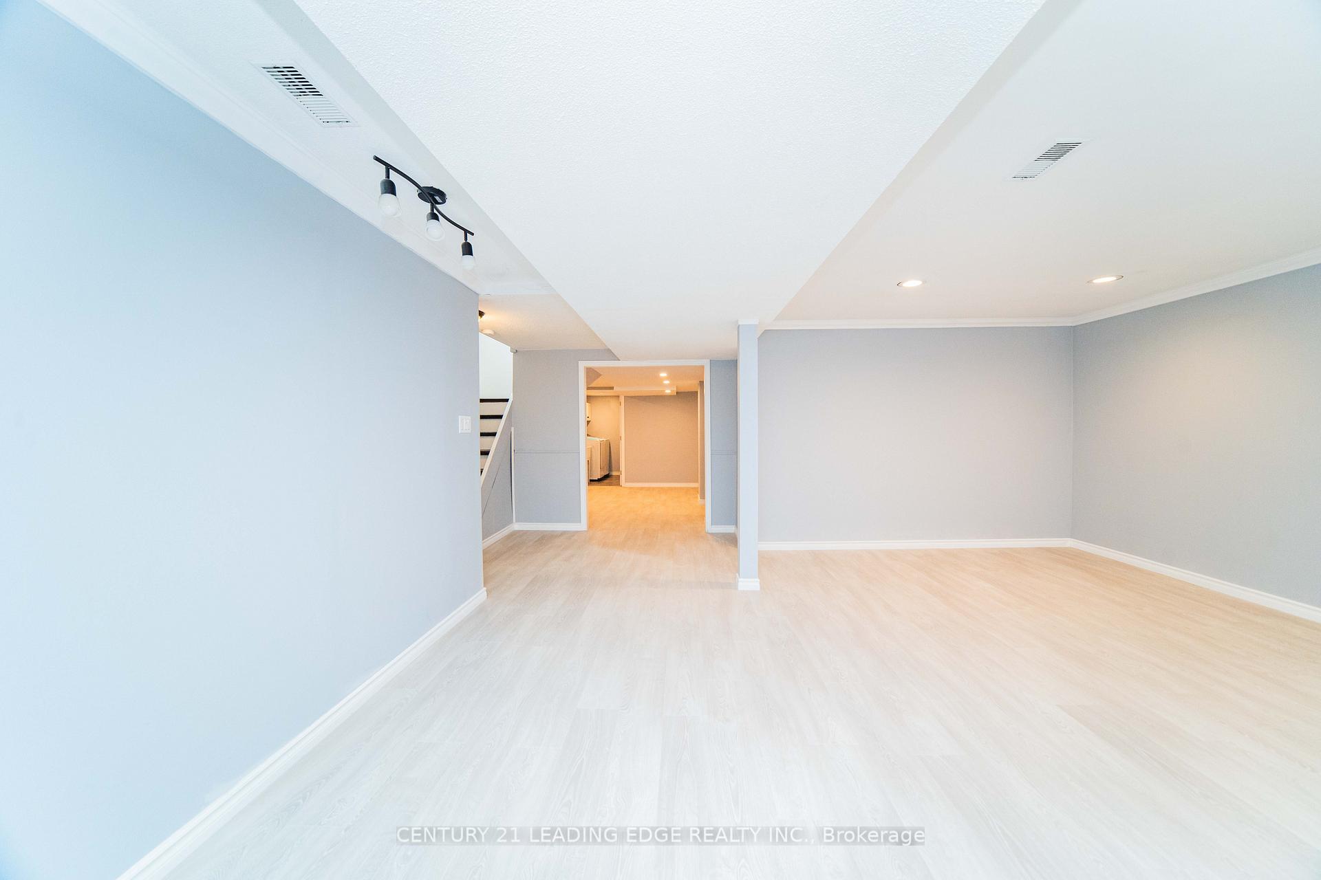 Photo 13 of 22 Winlaw Place, Markham, Old Markham Village — HOMEH