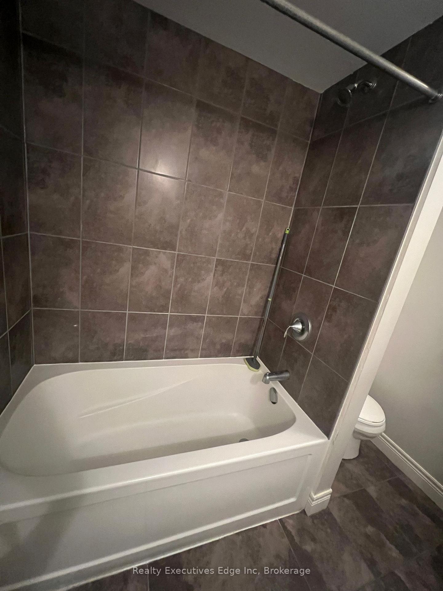 Photo 4 of Unit LOWER UNIT, 119 Dallan Drive, Guelph, Pineridge/Westminster Woods — HOMEH