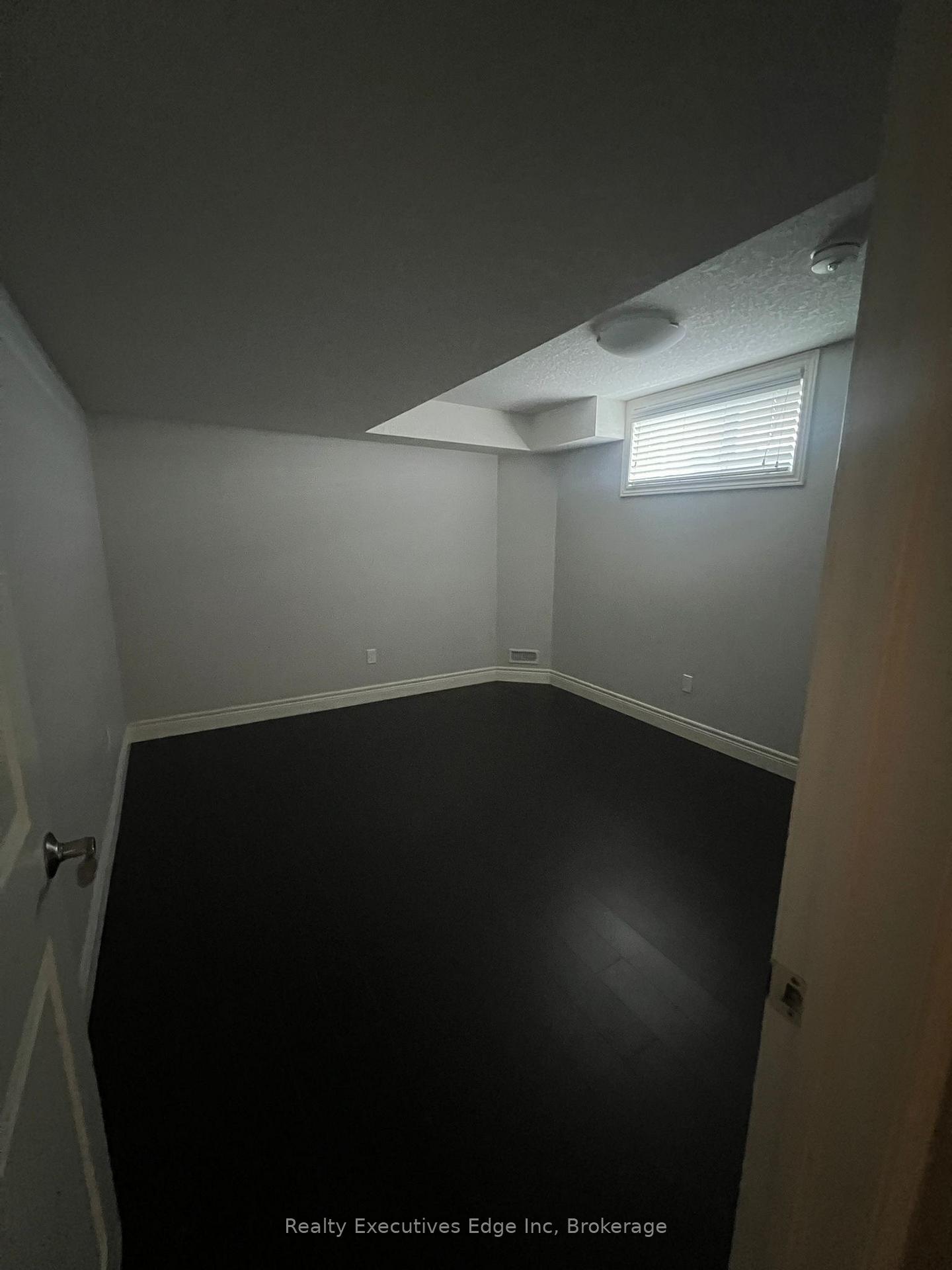 Photo 5 of Unit LOWER UNIT, 119 Dallan Drive, Guelph, Pineridge/Westminster Woods — HOMEH