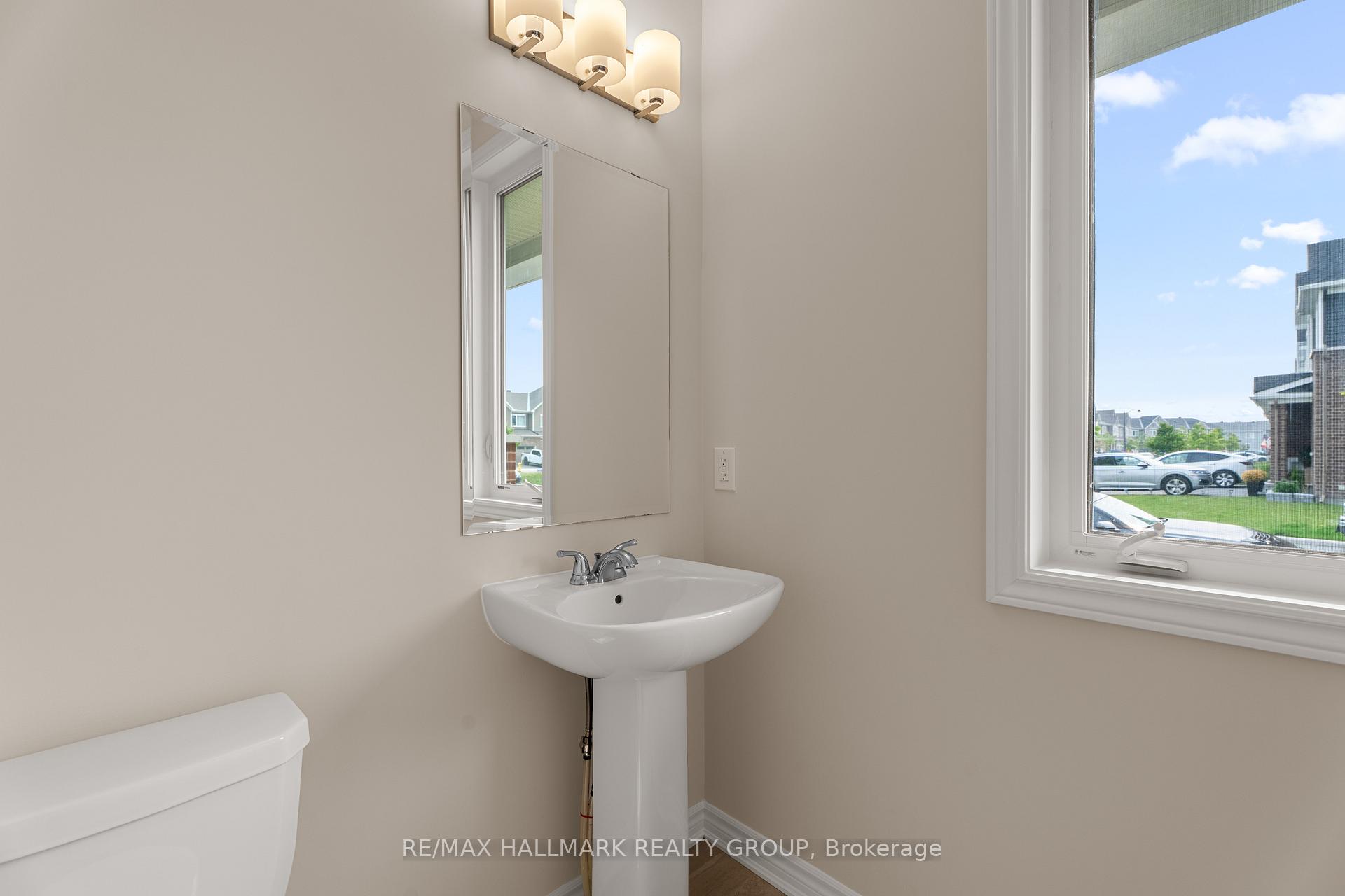 Photo 6 of 68 Focality Crescent, Ottawa, Barrhaven - Half Moon Bay — HOMEH