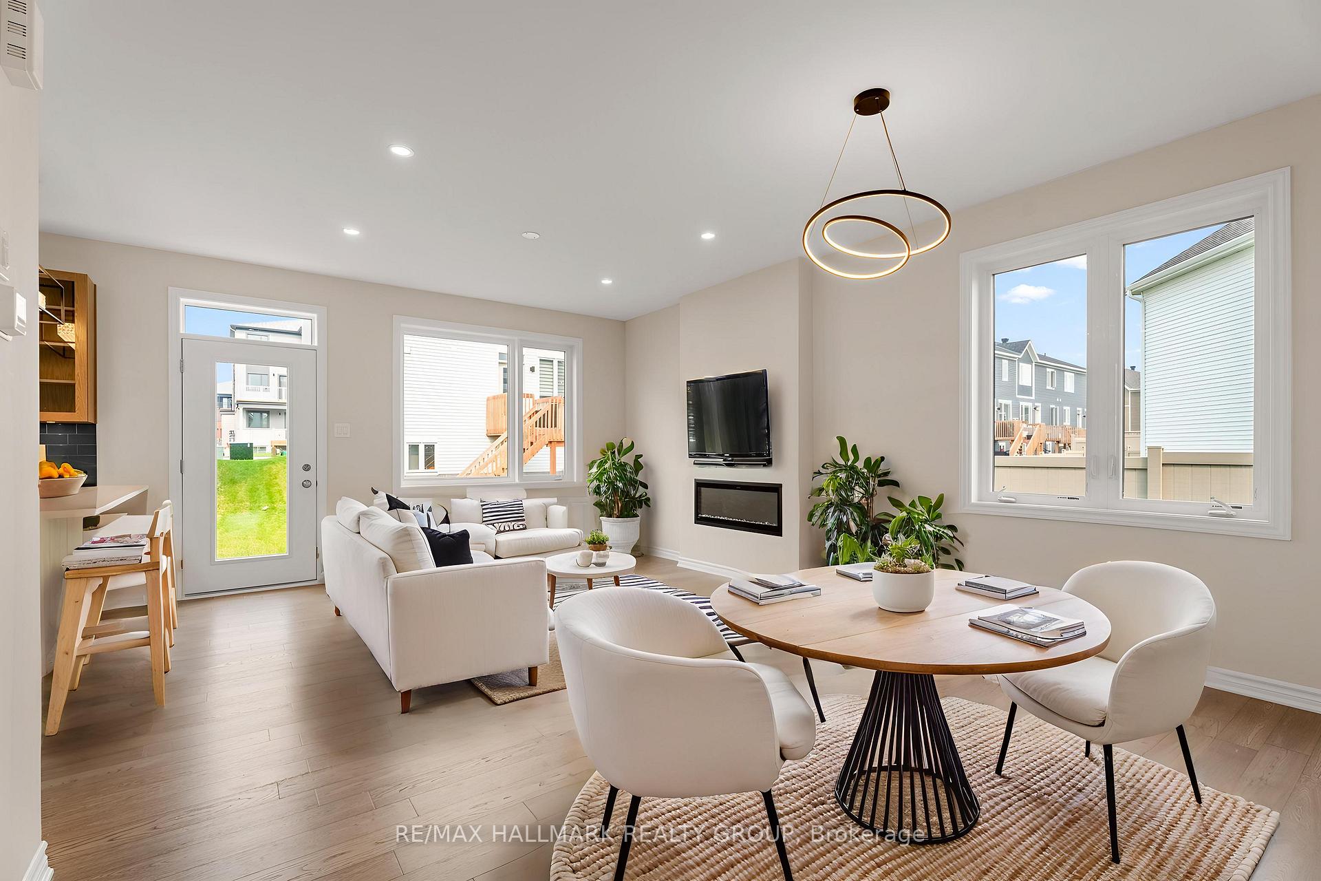 Photo 8 of 68 Focality Crescent, Ottawa, Barrhaven - Half Moon Bay — HOMEH