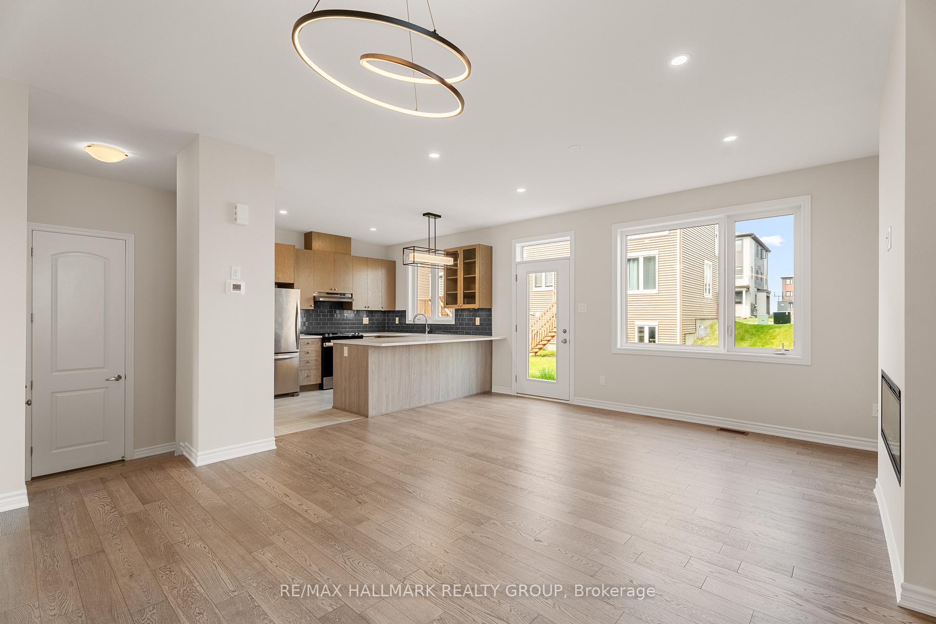 Photo 9 of 68 Focality Crescent, Ottawa, Barrhaven - Half Moon Bay — HOMEH