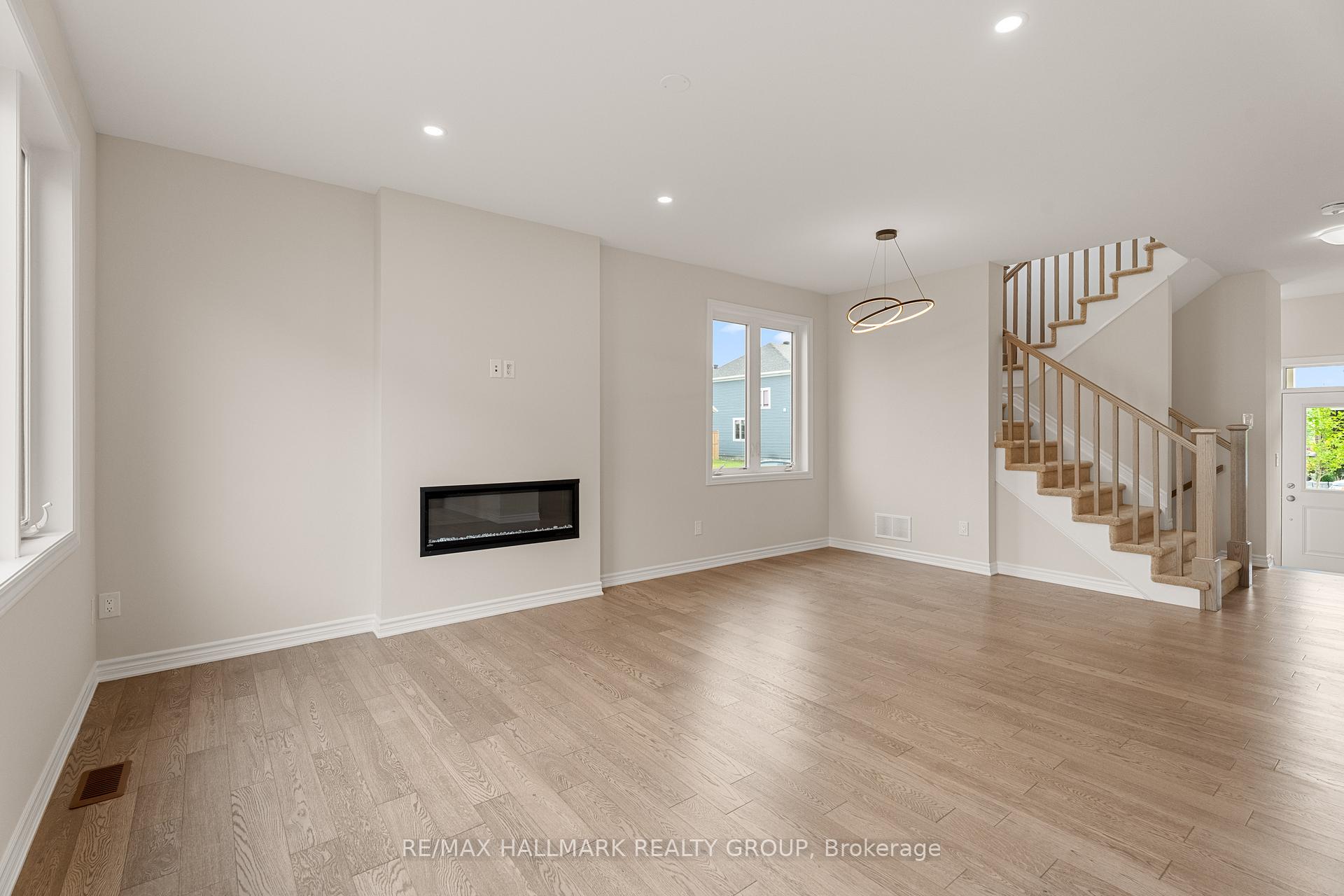 Photo 11 of 68 Focality Crescent, Ottawa, Barrhaven - Half Moon Bay — HOMEH