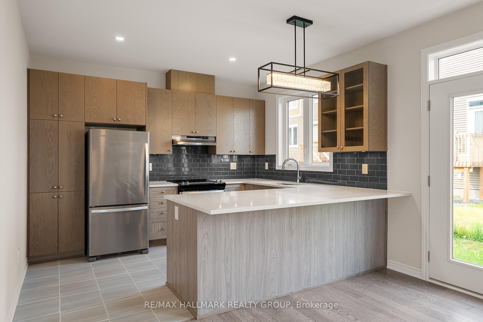 Photo 12 of 68 Focality Crescent, Ottawa, Barrhaven - Half Moon Bay — HOMEH