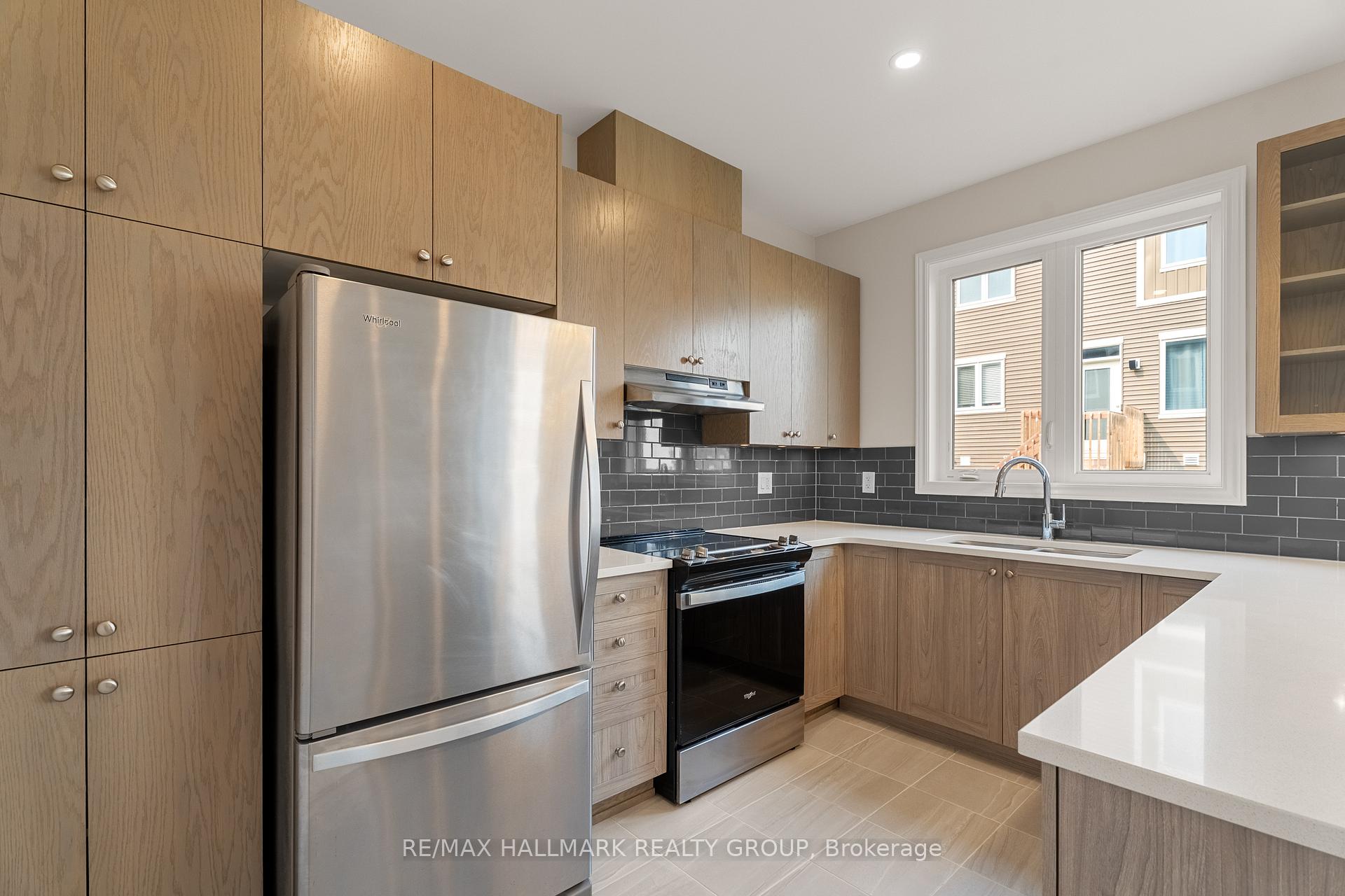 Photo 13 of 68 Focality Crescent, Ottawa, Barrhaven - Half Moon Bay — HOMEH