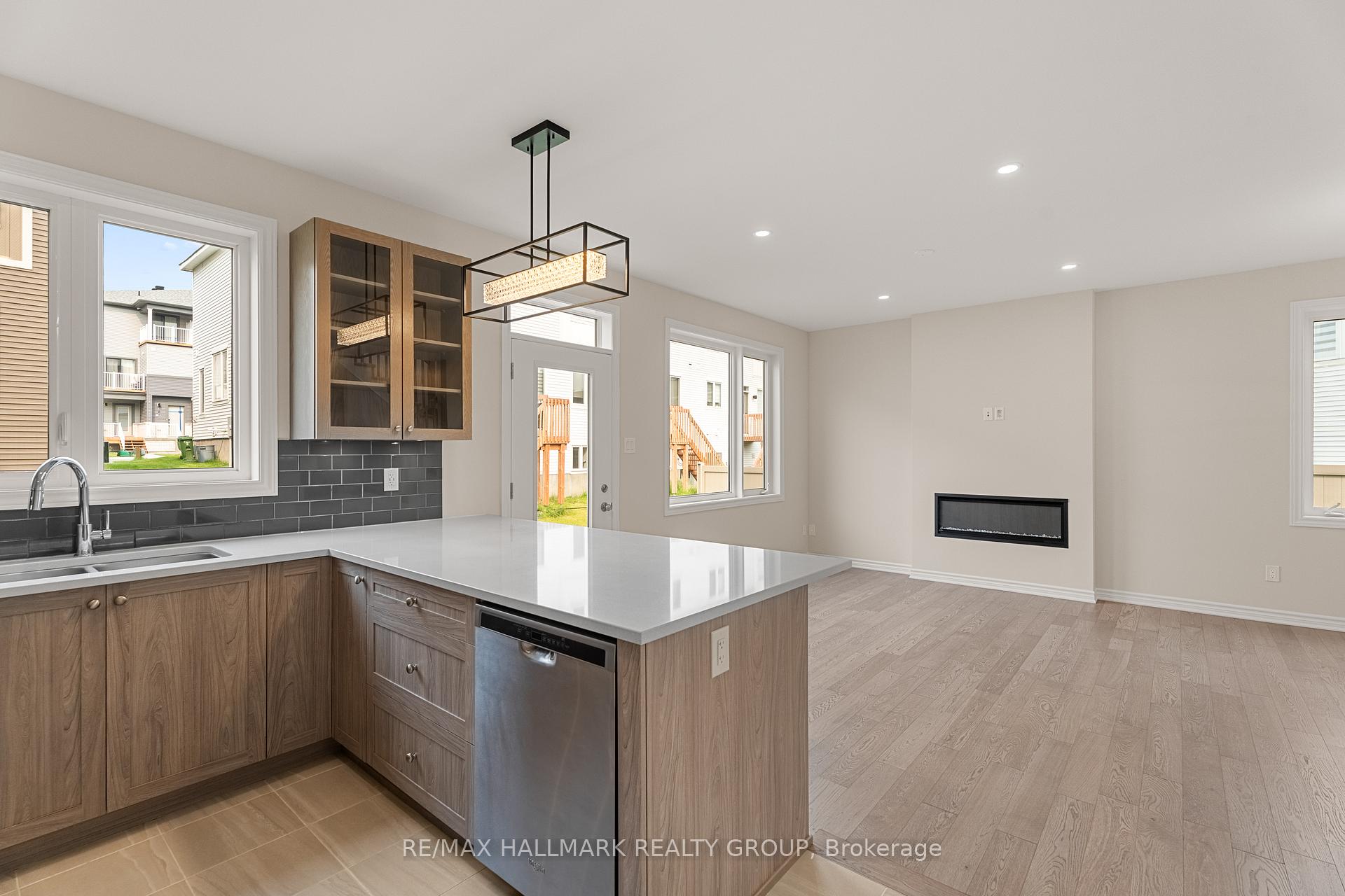 Photo 14 of 68 Focality Crescent, Ottawa, Barrhaven - Half Moon Bay — HOMEH