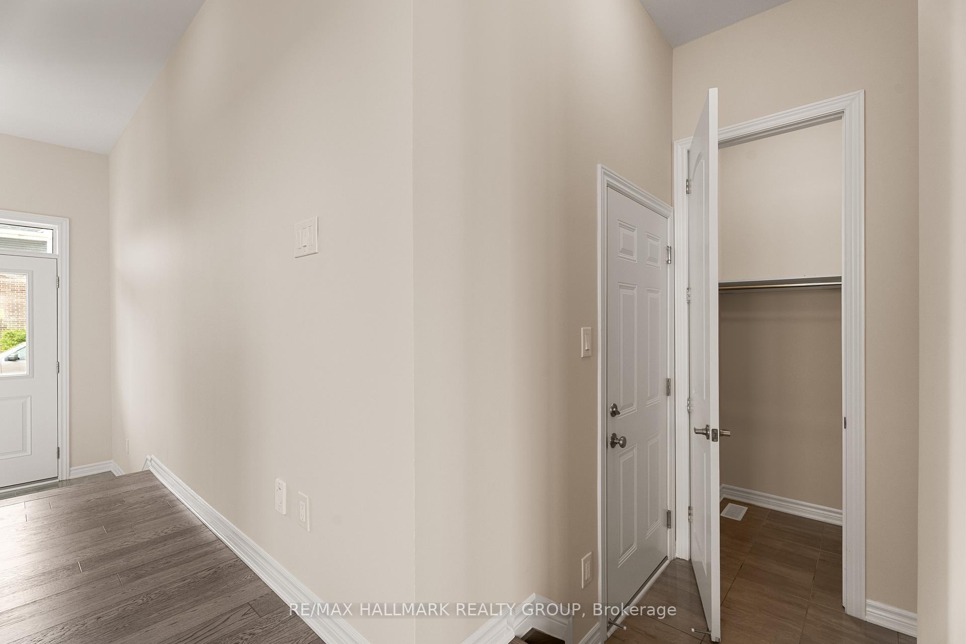 Photo 15 of 68 Focality Crescent, Ottawa, Barrhaven - Half Moon Bay — HOMEH