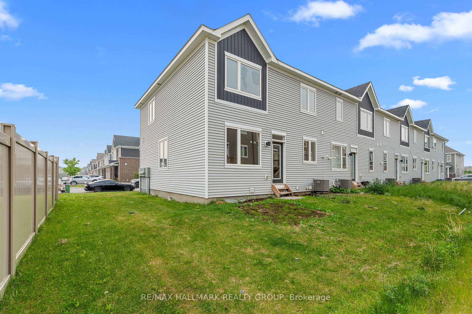 Photo 32 of 68 Focality Crescent, Ottawa, Barrhaven - Half Moon Bay — HOMEH