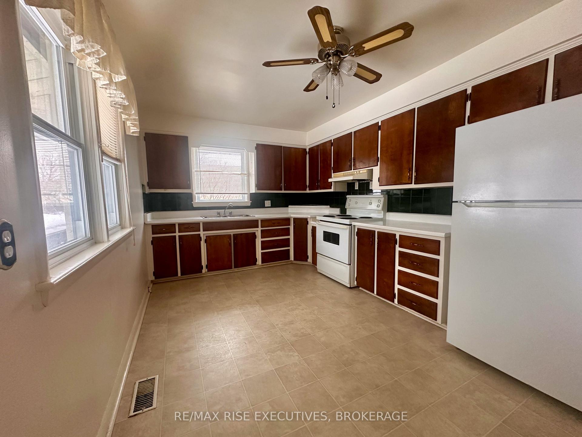 Photo 2 of 354 Meadowcrest Road, Kingston, City Southwest — HOMEH