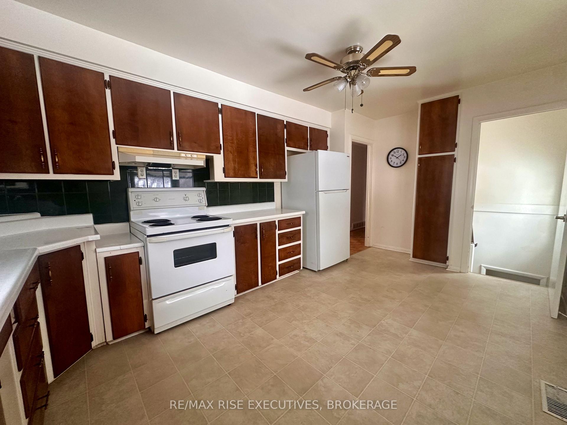 Photo 3 of 354 Meadowcrest Road, Kingston, City Southwest — HOMEH