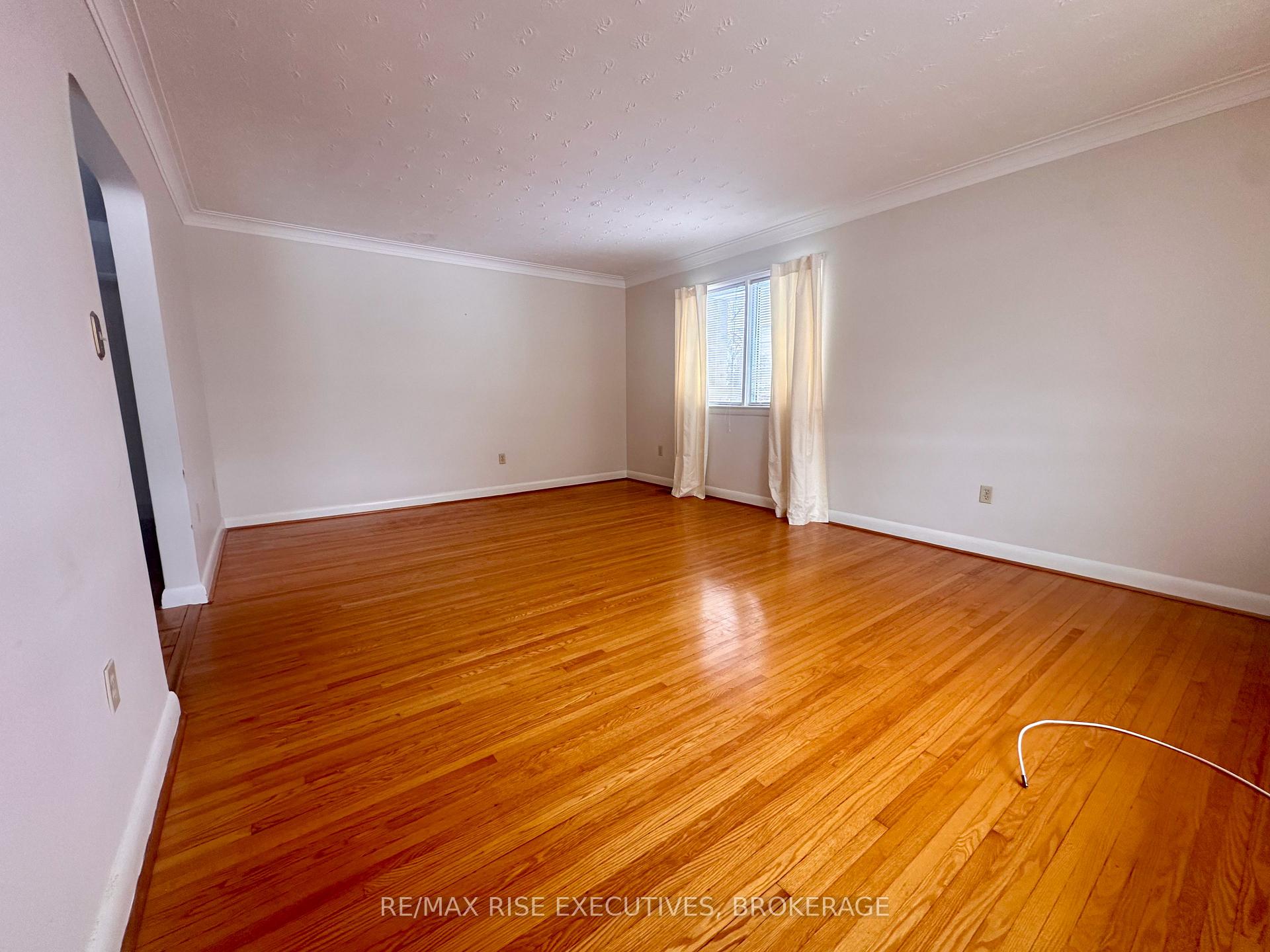 Photo 4 of 354 Meadowcrest Road, Kingston, City Southwest — HOMEH