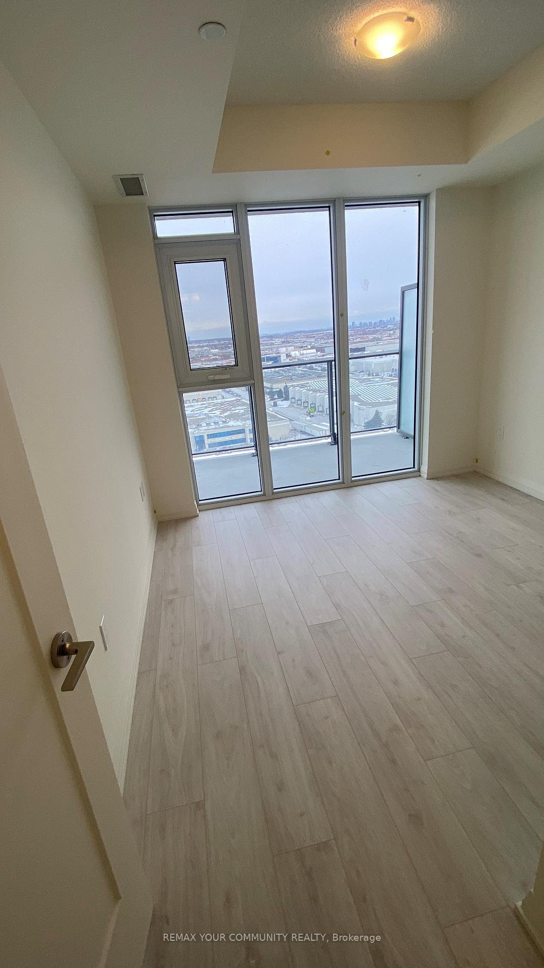 Photo 8 of Unit 1404, 8960 Jane Street E, Vaughan, Concord — HOMEH