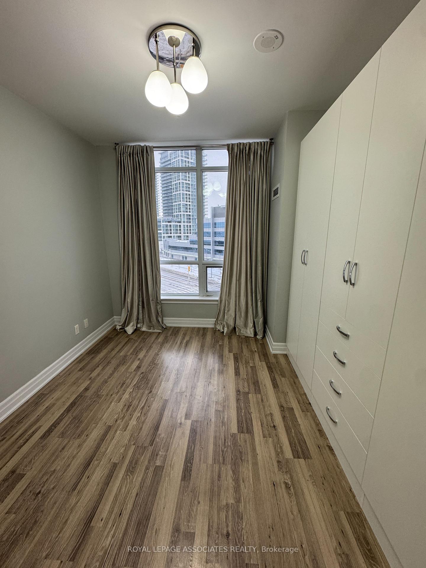 Photo 4 of Unit 611, 9075 Jane Street, Vaughan, Concord — HOMEH