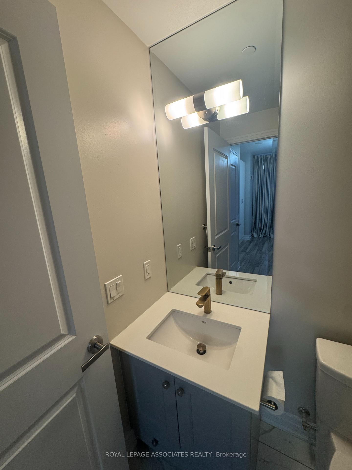 Photo 5 of Unit 611, 9075 Jane Street, Vaughan, Concord — HOMEH
