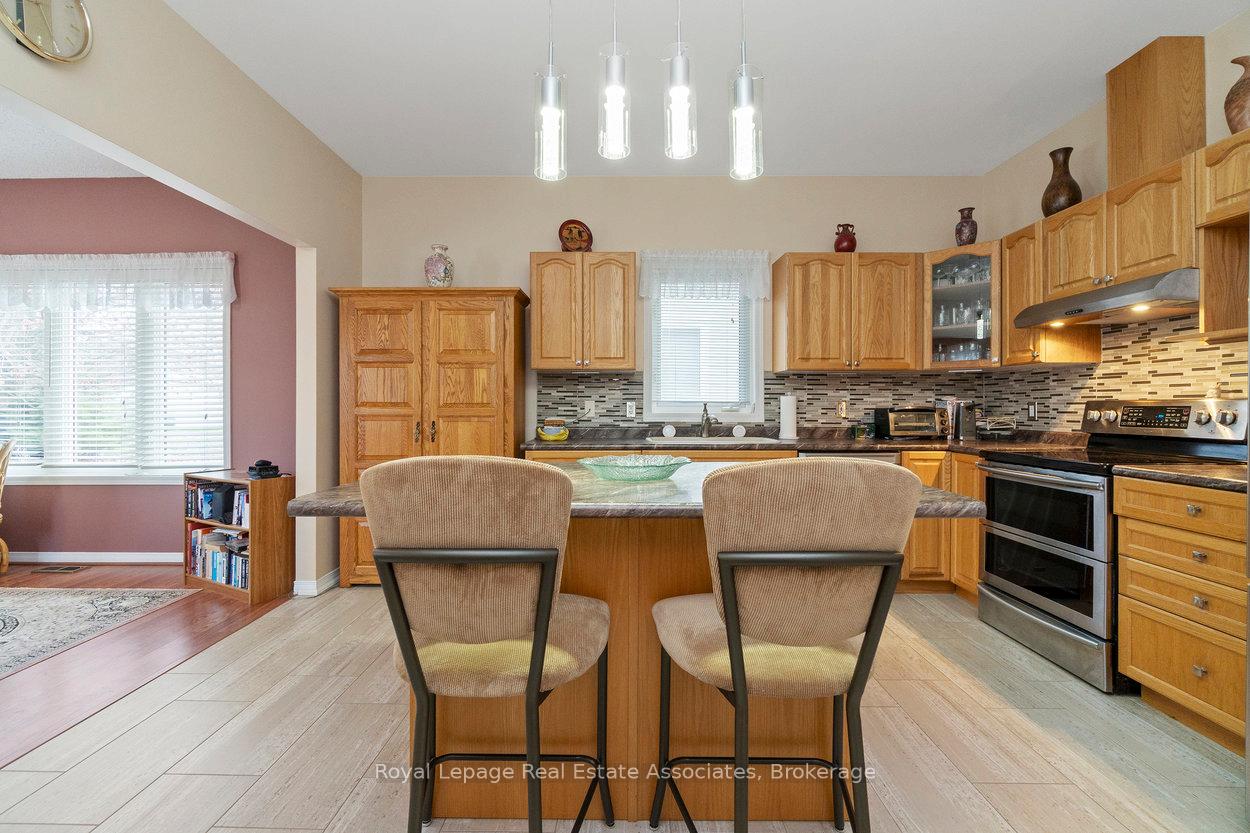 Photo 10 of 3 Fir Drive, Clarington, Newcastle — HOMEH