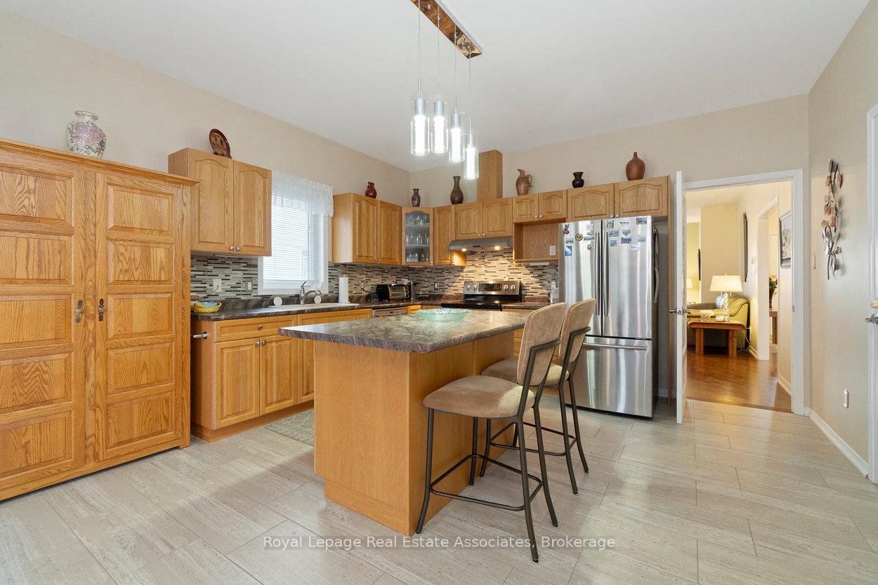 Photo 7 of 3 Fir Drive, Clarington, Newcastle — HOMEH