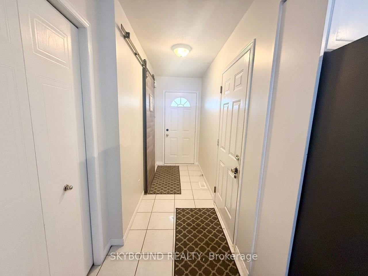 Photo 8 of 141 Gosling Gardens, Guelph, Clairfields/Hanlon Business Park — HOMEH