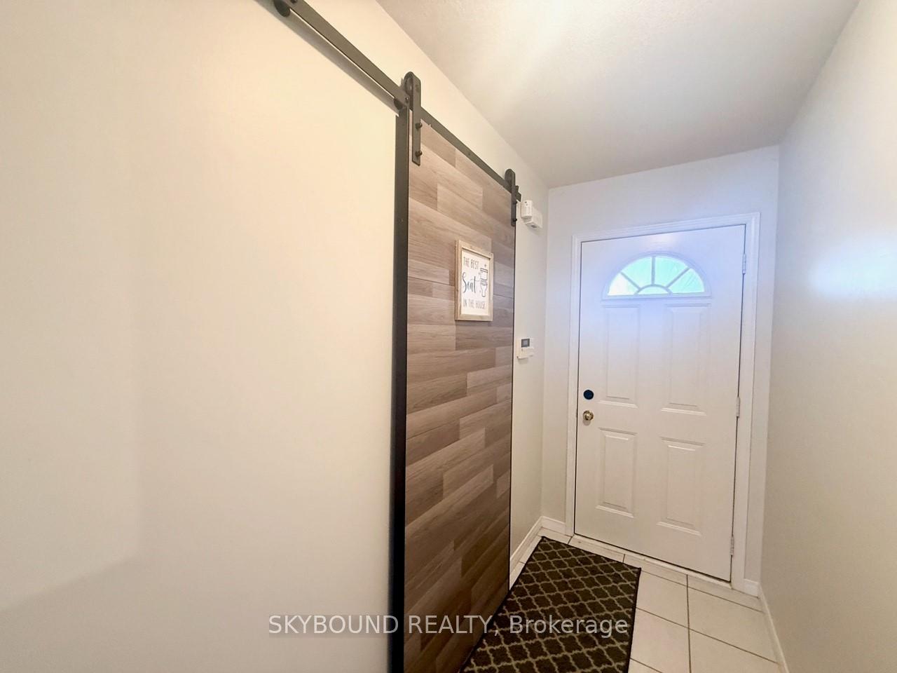 Photo 2 of 141 Gosling Gardens, Guelph, Clairfields/Hanlon Business Park — HOMEH