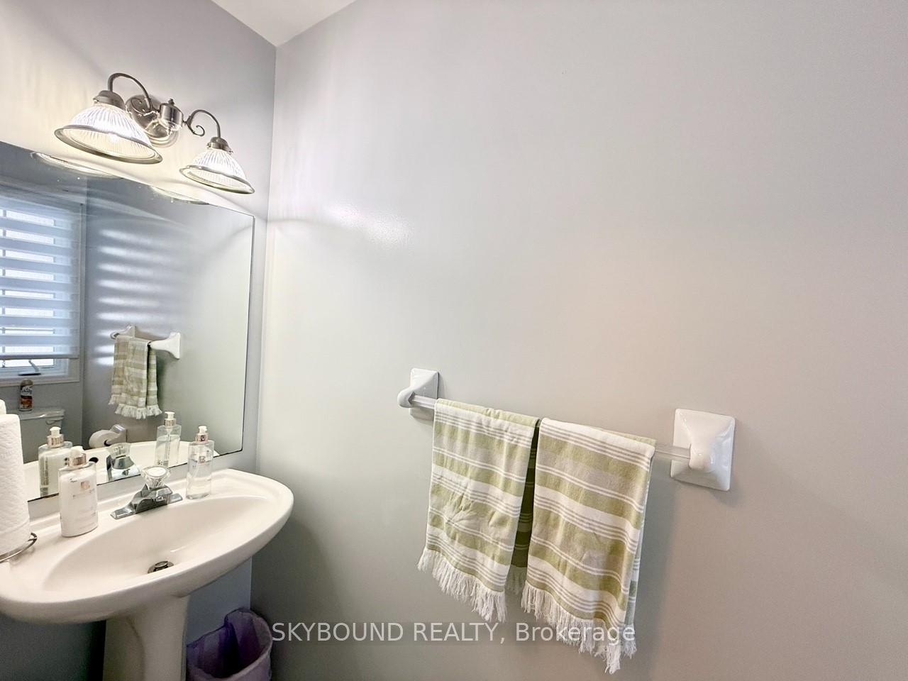 Photo 20 of 141 Gosling Gardens, Guelph, Clairfields/Hanlon Business Park — HOMEH