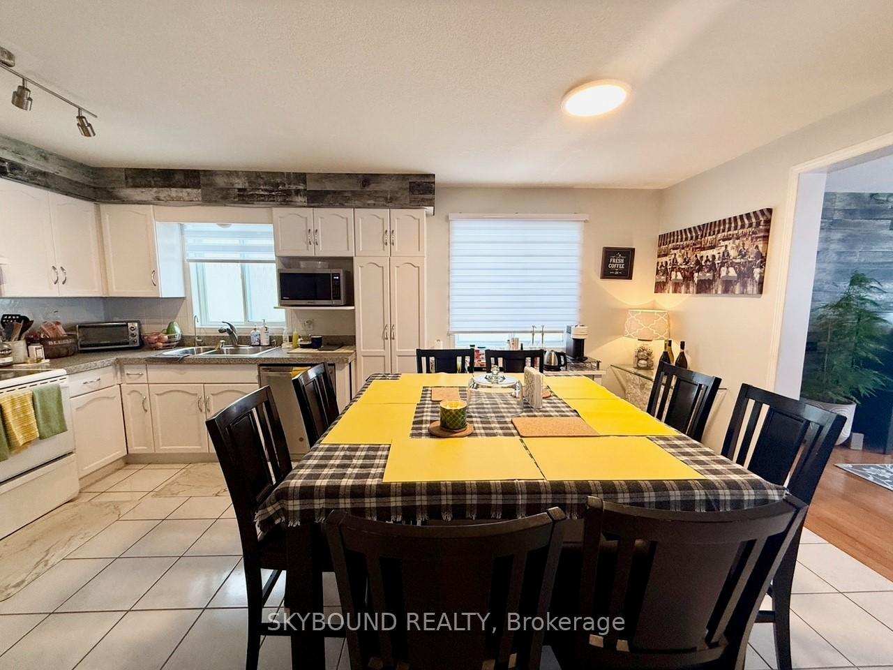 Photo 18 of 141 Gosling Gardens, Guelph, Clairfields/Hanlon Business Park — HOMEH