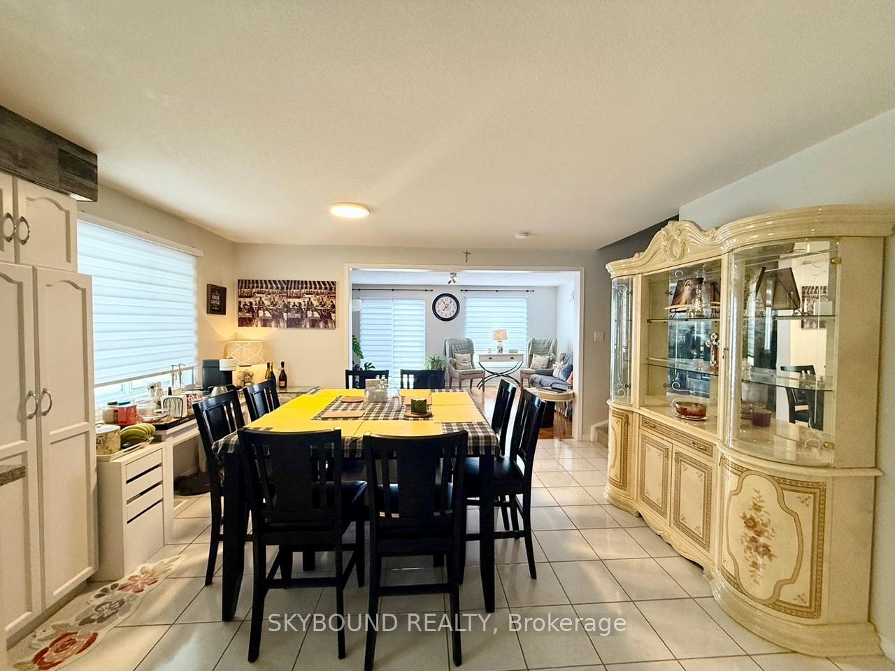 Photo 21 of 141 Gosling Gardens, Guelph, Clairfields/Hanlon Business Park — HOMEH