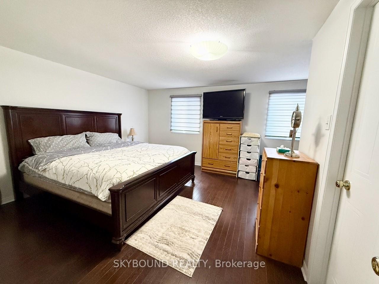 Photo 17 of 141 Gosling Gardens, Guelph, Clairfields/Hanlon Business Park — HOMEH