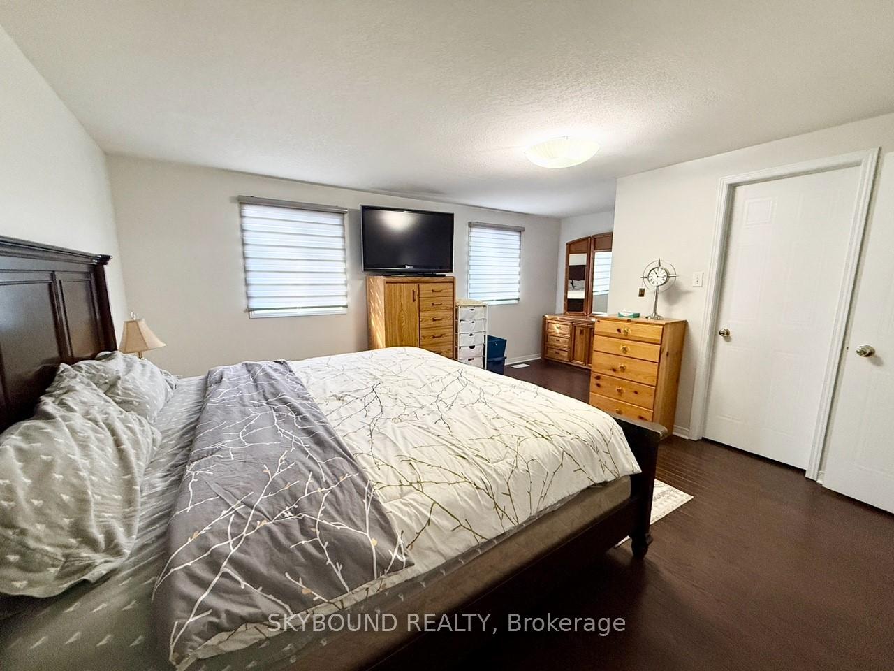 Photo 10 of 141 Gosling Gardens, Guelph, Clairfields/Hanlon Business Park — HOMEH