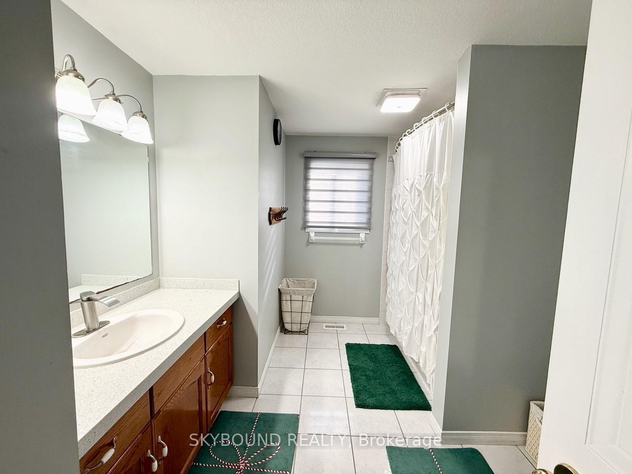Photo 11 of 141 Gosling Gardens, Guelph, Clairfields/Hanlon Business Park — HOMEH