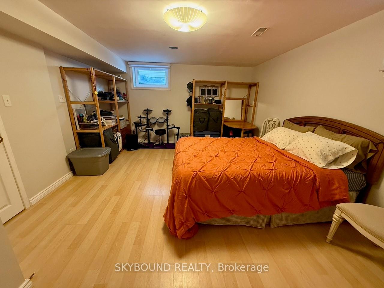 Photo 14 of 141 Gosling Gardens, Guelph, Clairfields/Hanlon Business Park — HOMEH