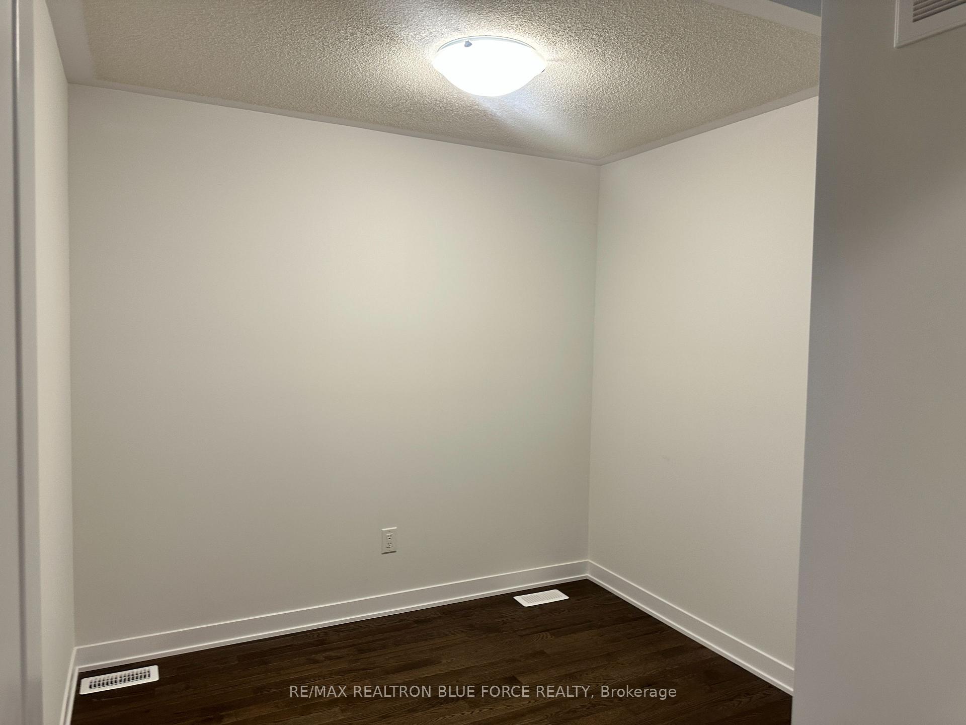 Photo 5 of 13 John Canning Way, Markham, Unionville — HOMEH