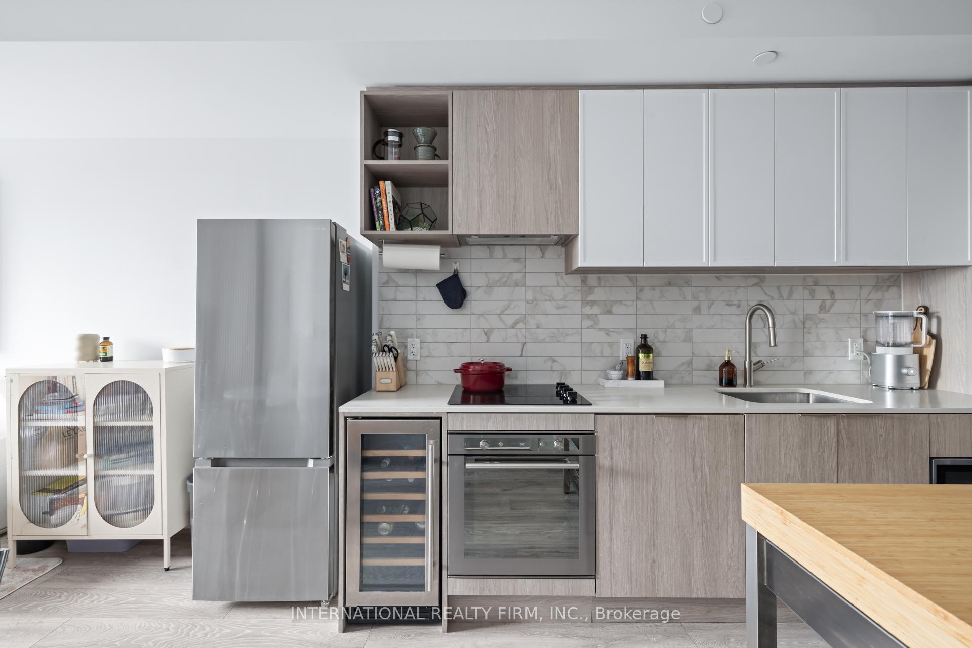 Photo 3 of Unit 1602, 2020 Bathurst Street, Toronto, Humewood-Cedarvale — HOMEH